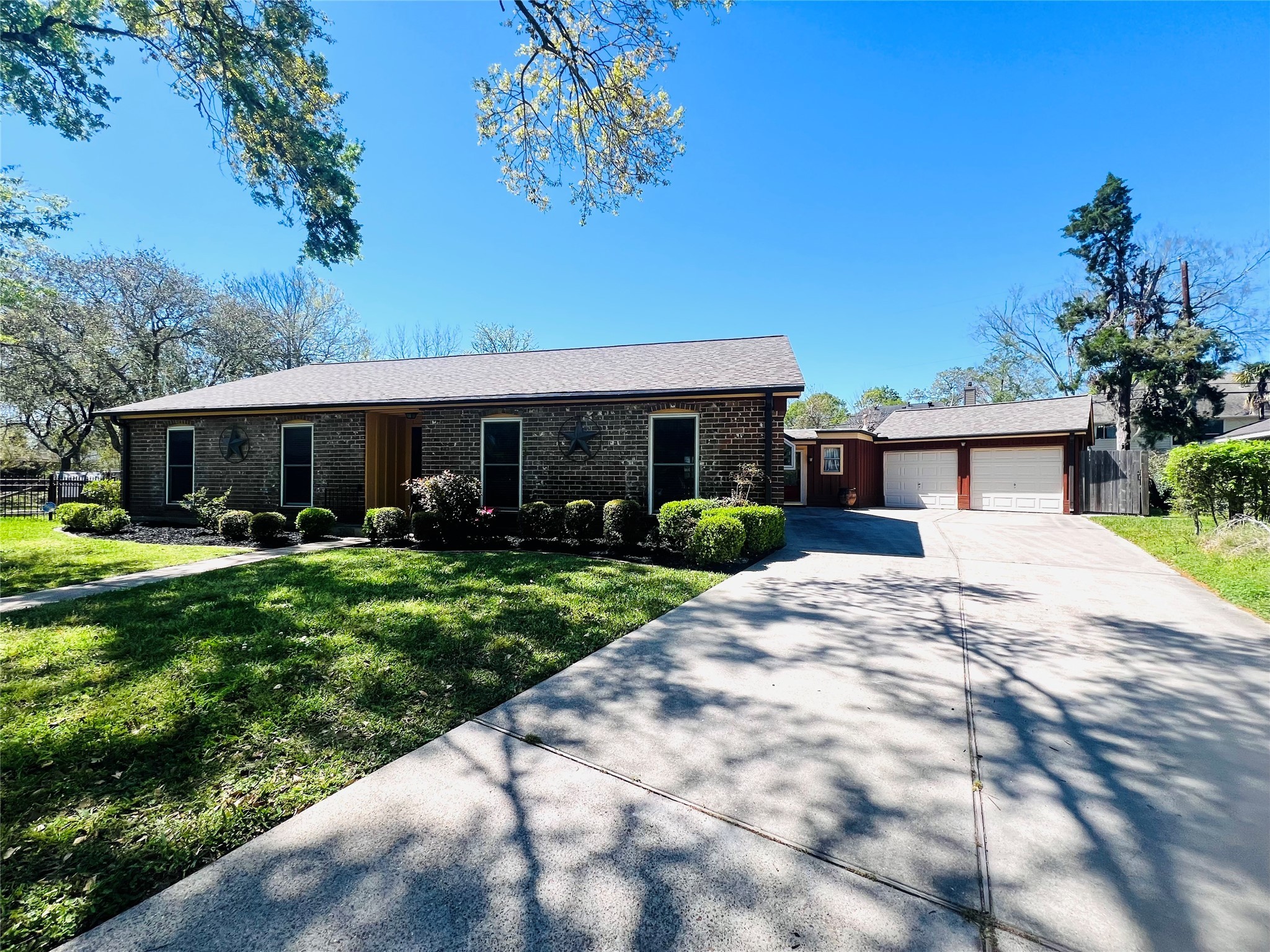914 Marys Court Property Photo