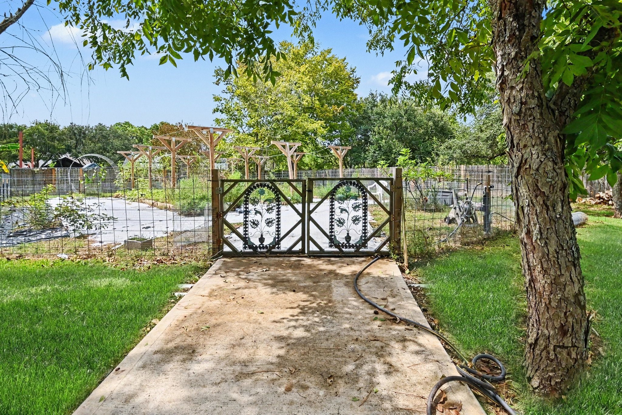 142 Happy Hollow Street Property Photo 2