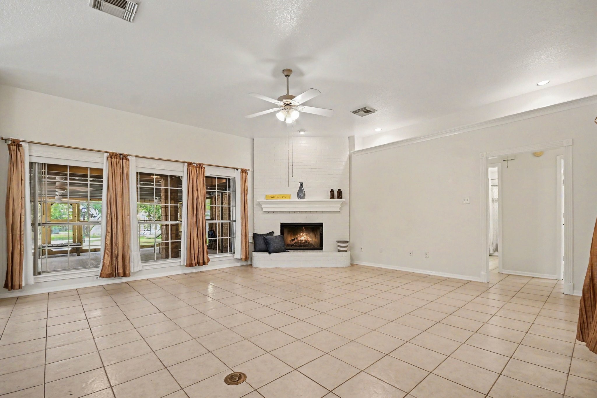 142 Happy Hollow Street Property Photo 6