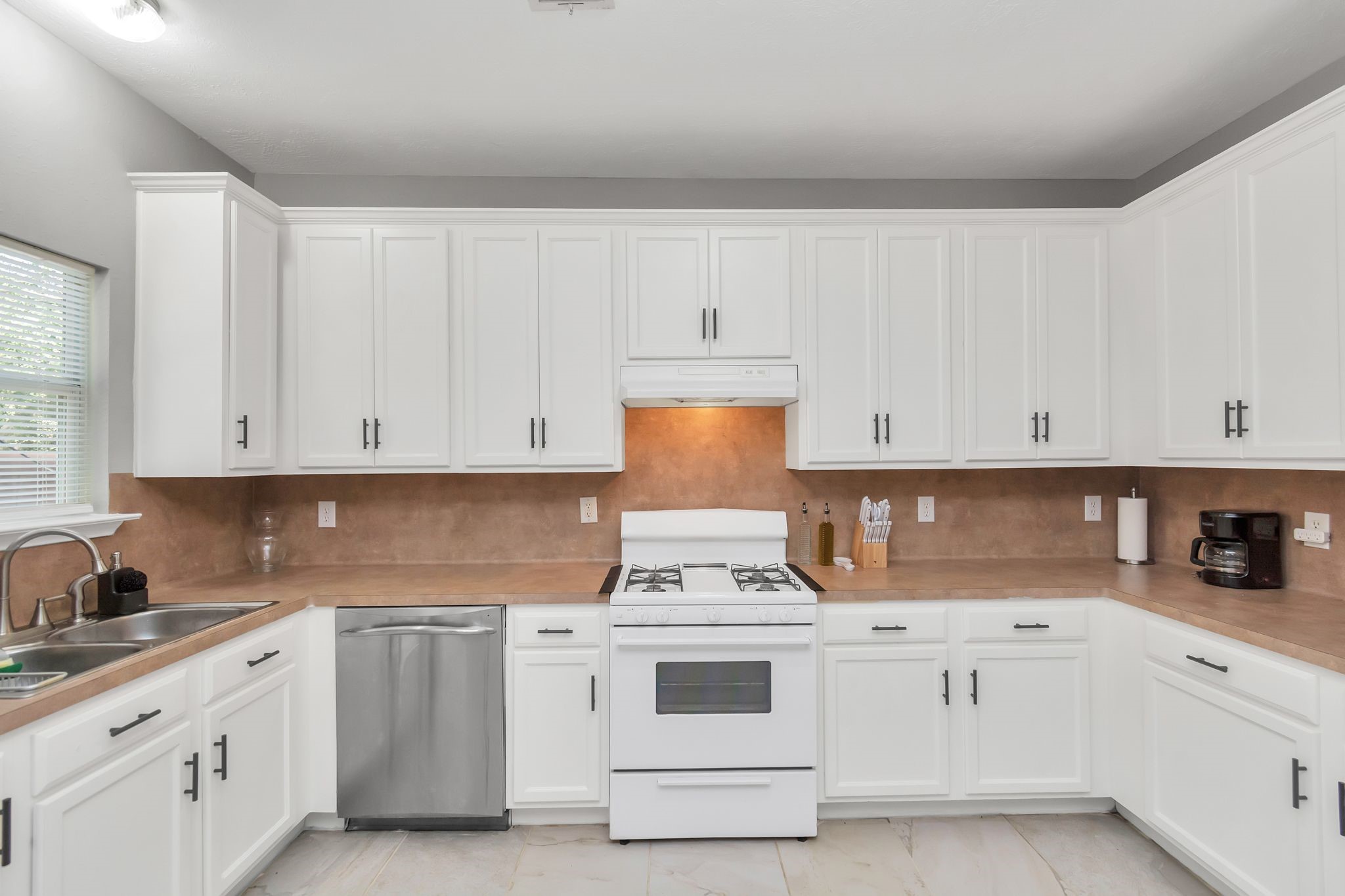5822 Santa Bernadetta Property Photo 11