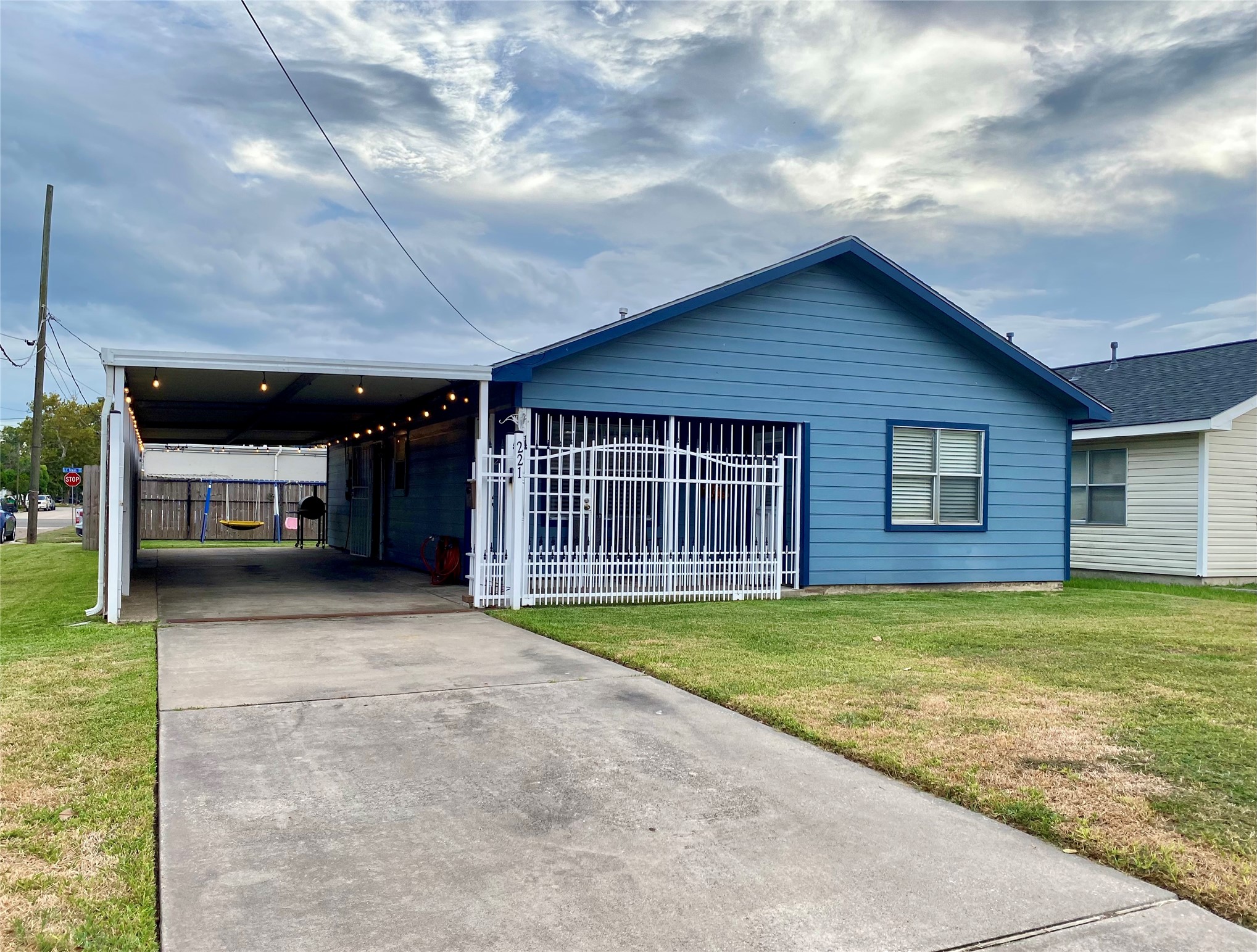 221 E Defee Avenue Property Photo 1