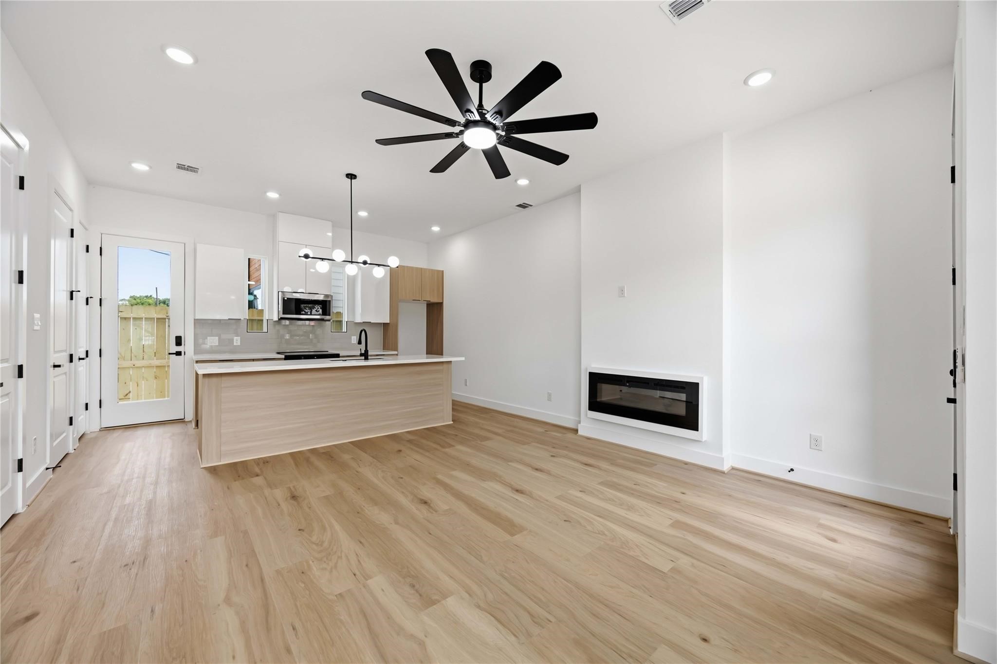 9102 Coffee Street B Property Photo 6