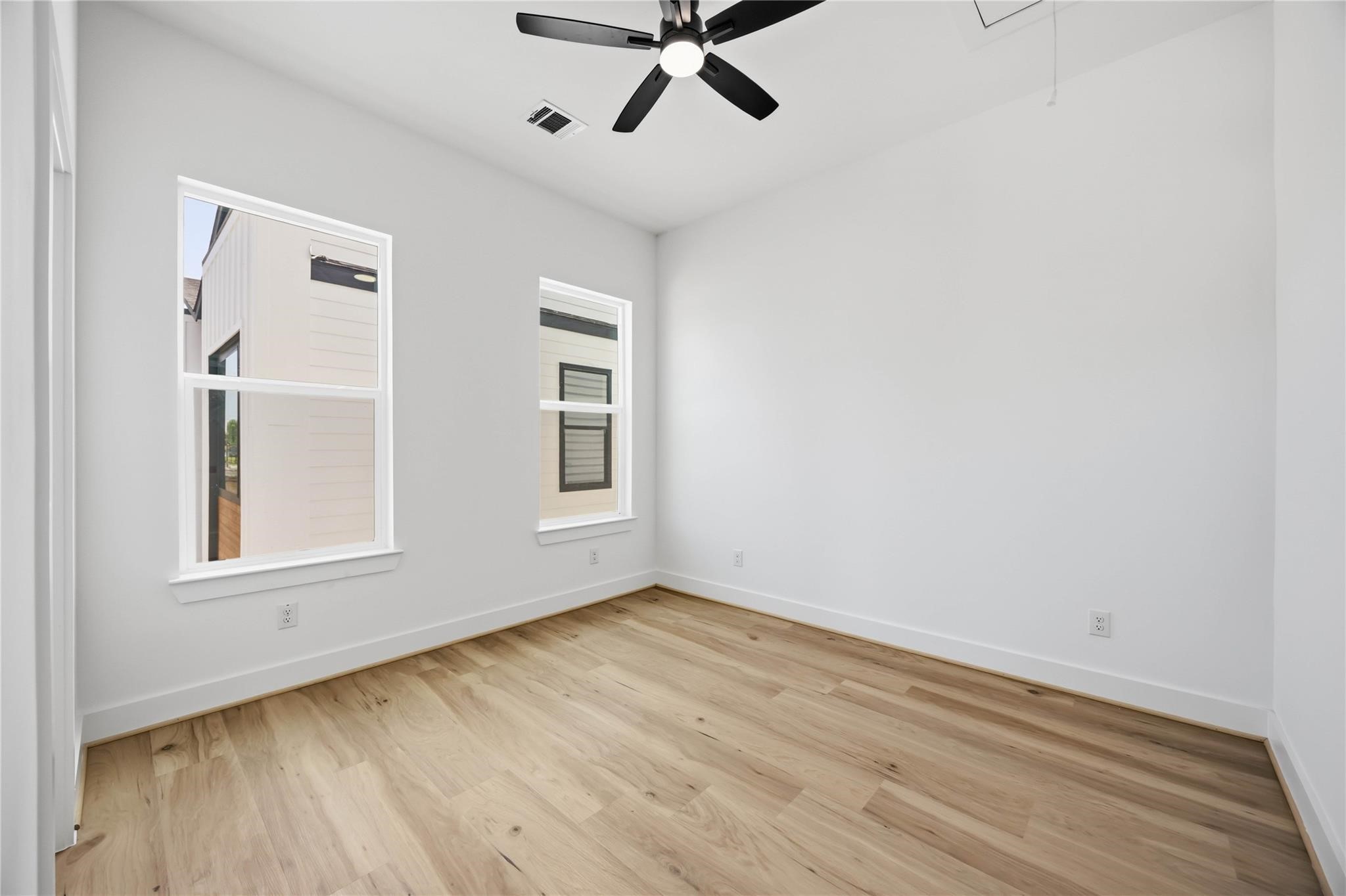 9102 Coffee Street B Property Photo 22