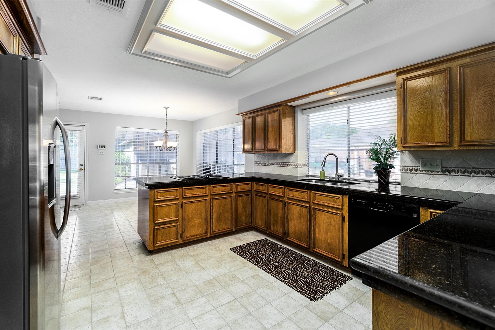 15406 Greenleaf Lane Property Photo 3