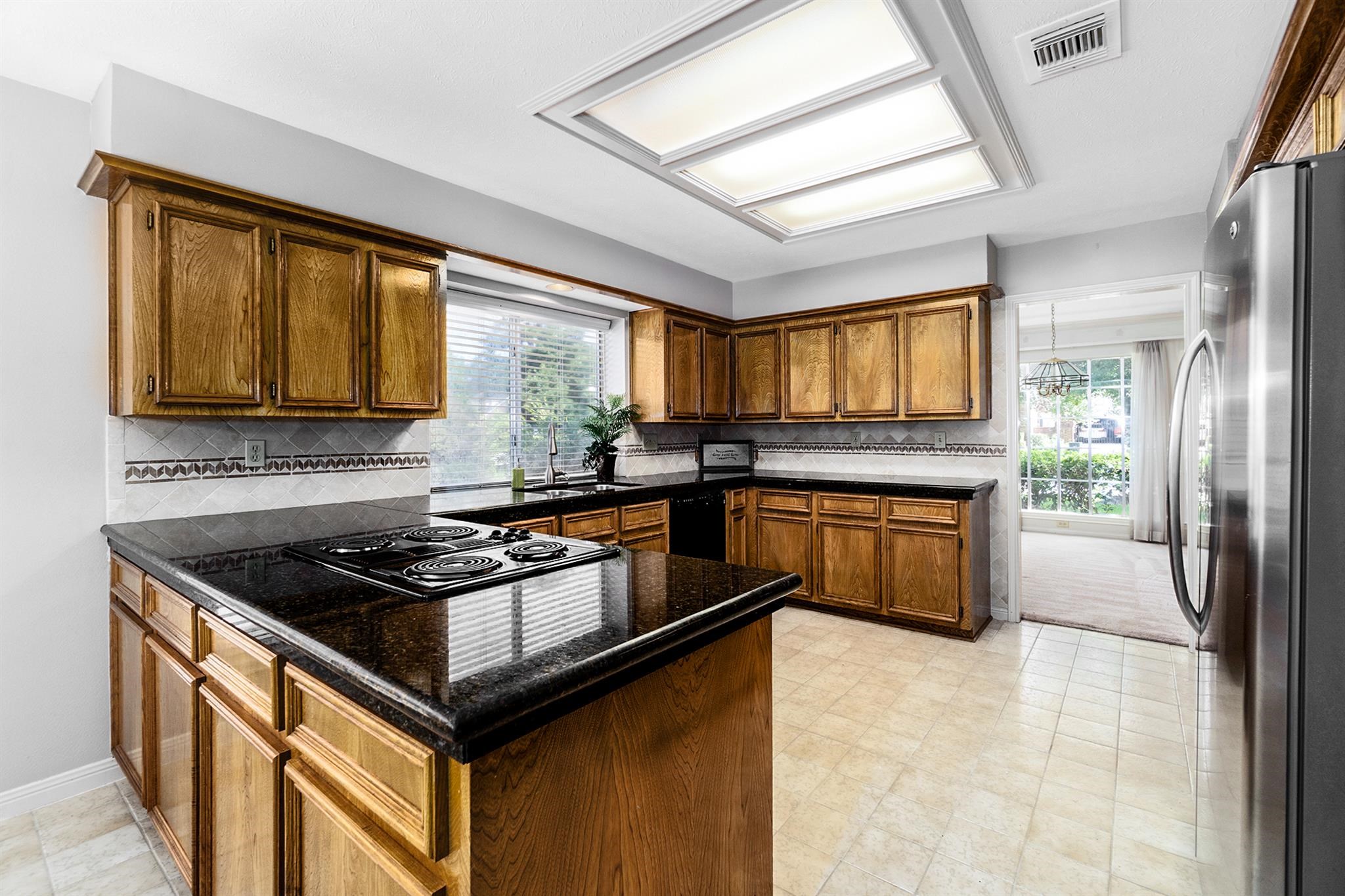 15406 Greenleaf Lane Property Photo 4