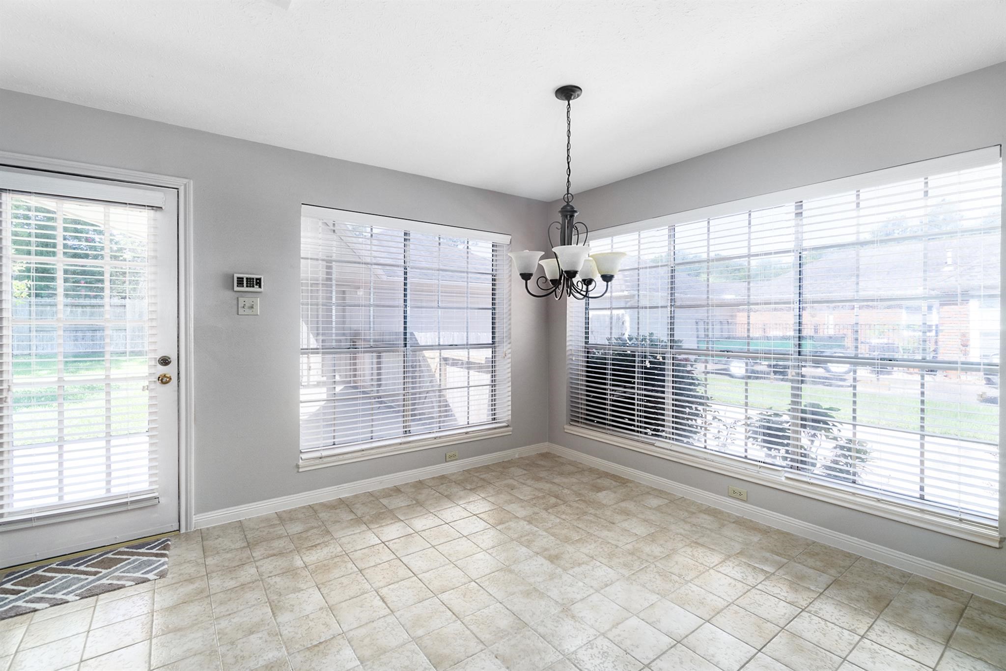 15406 Greenleaf Lane Property Photo 8