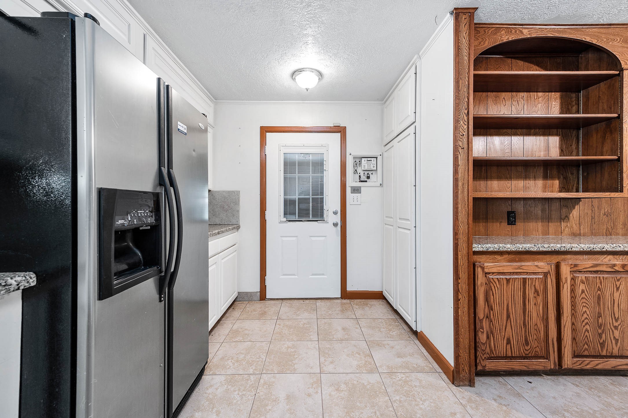 5813 Russell Lane Property Photo 4