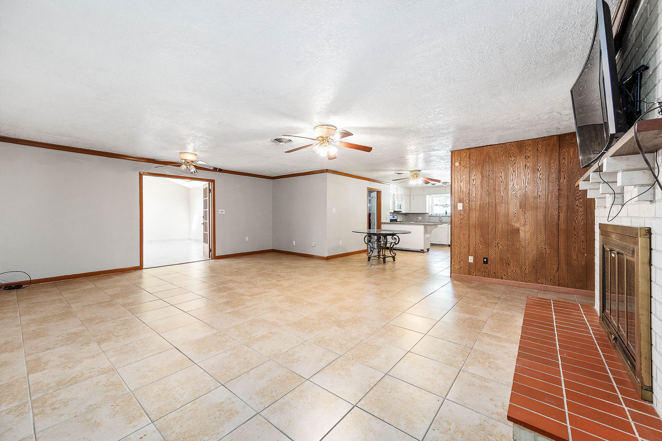 5813 Russell Lane Property Photo 7