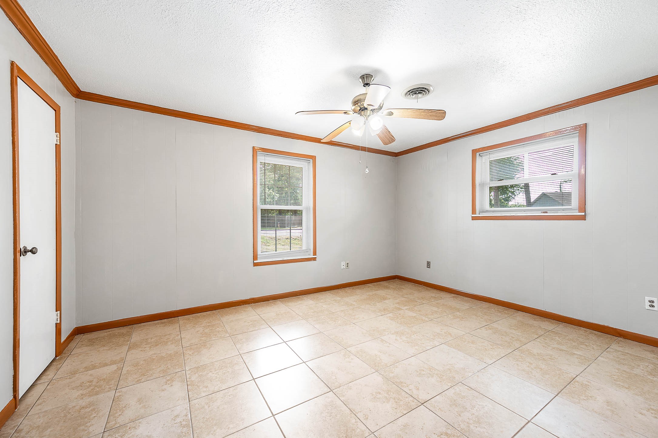 5813 Russell Lane Property Photo 13