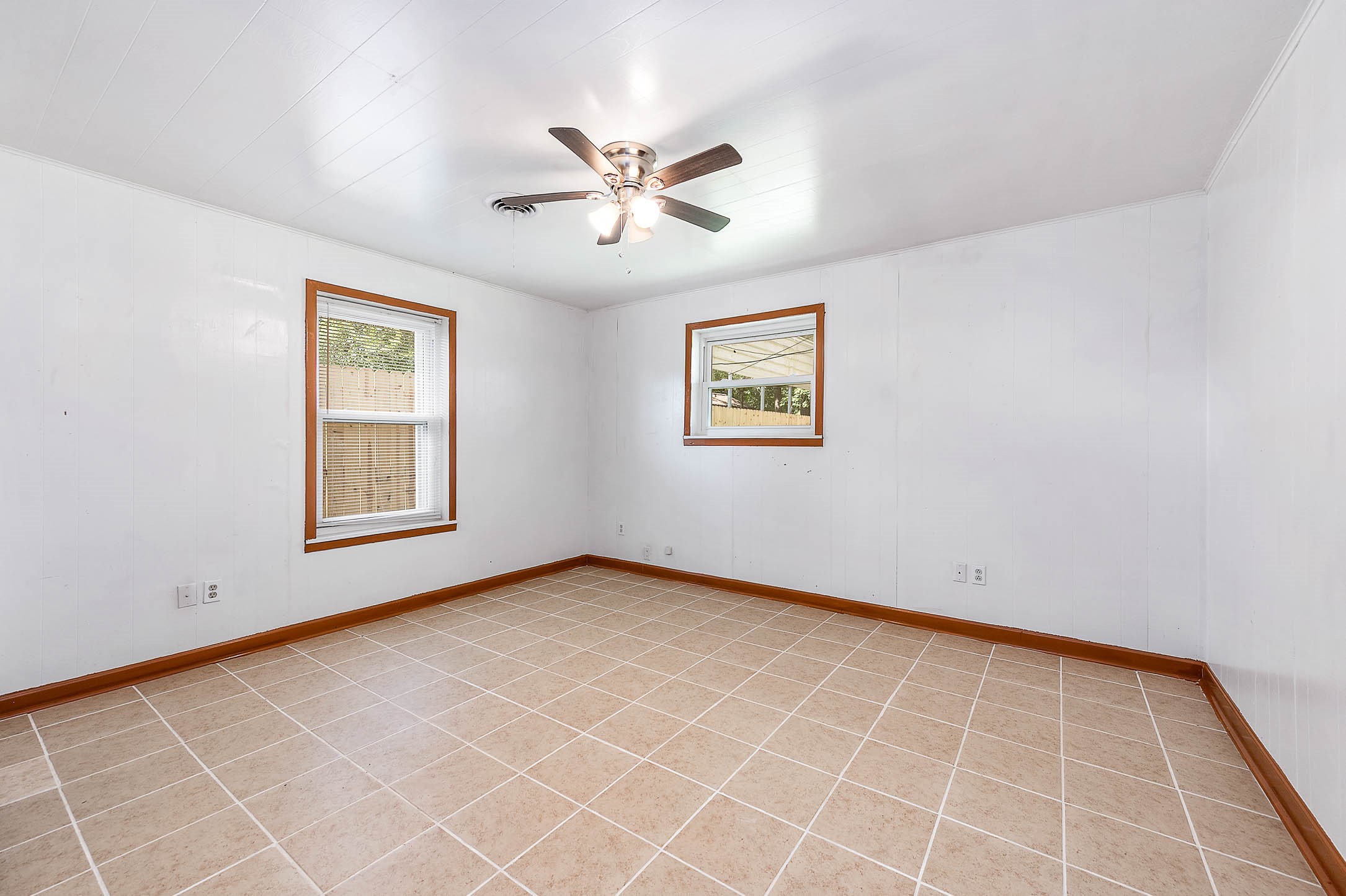 5813 Russell Lane Property Photo 18