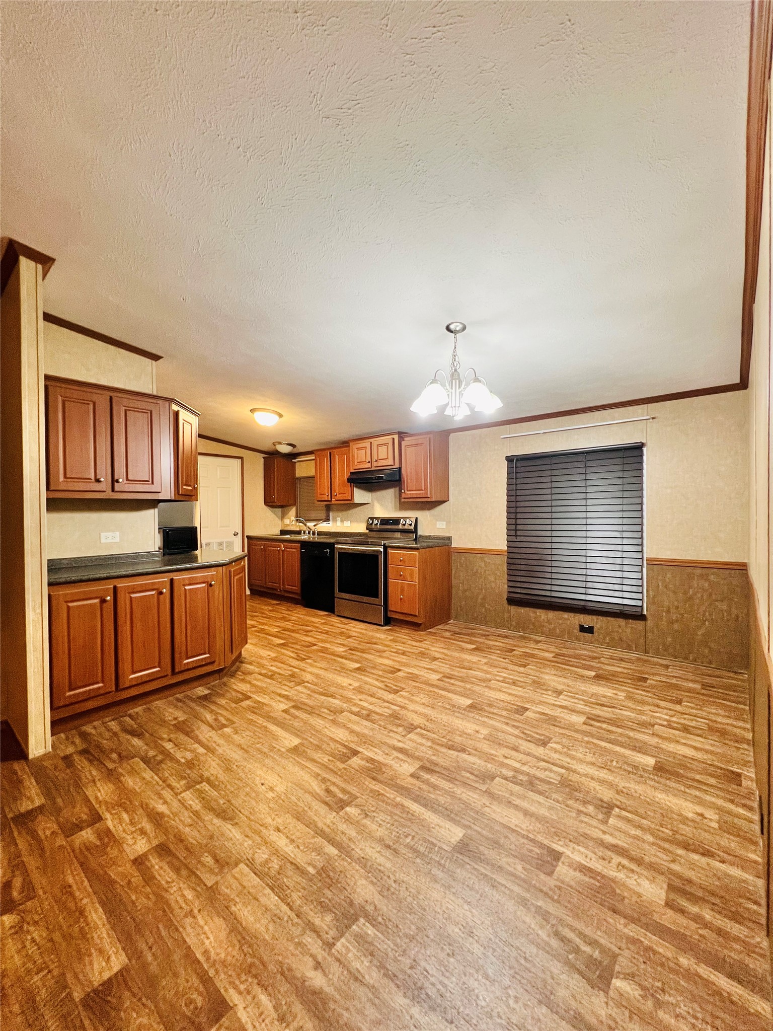 16381 Hunters Green Dr Property Photo 5