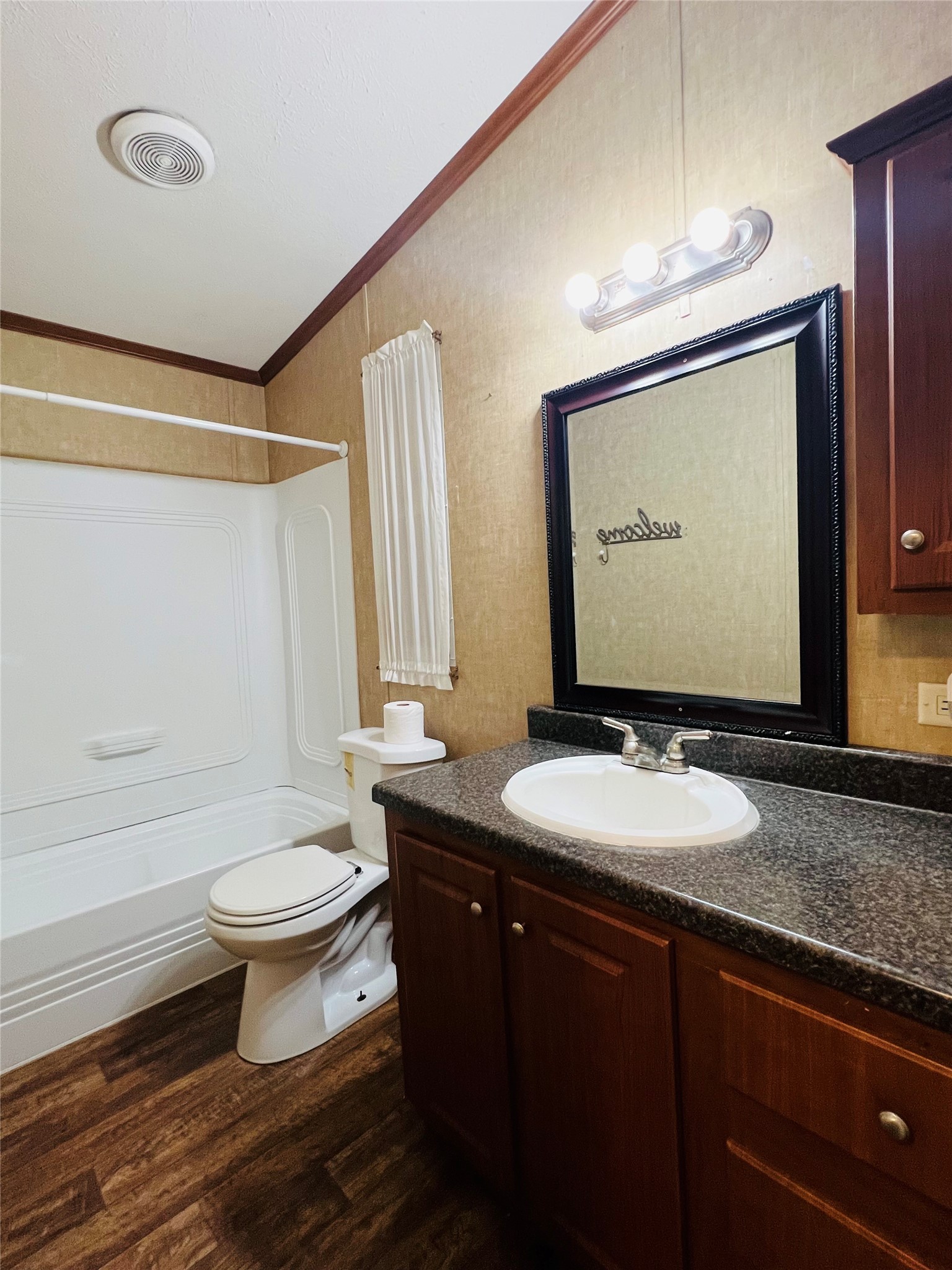 16381 Hunters Green Dr Property Photo 12