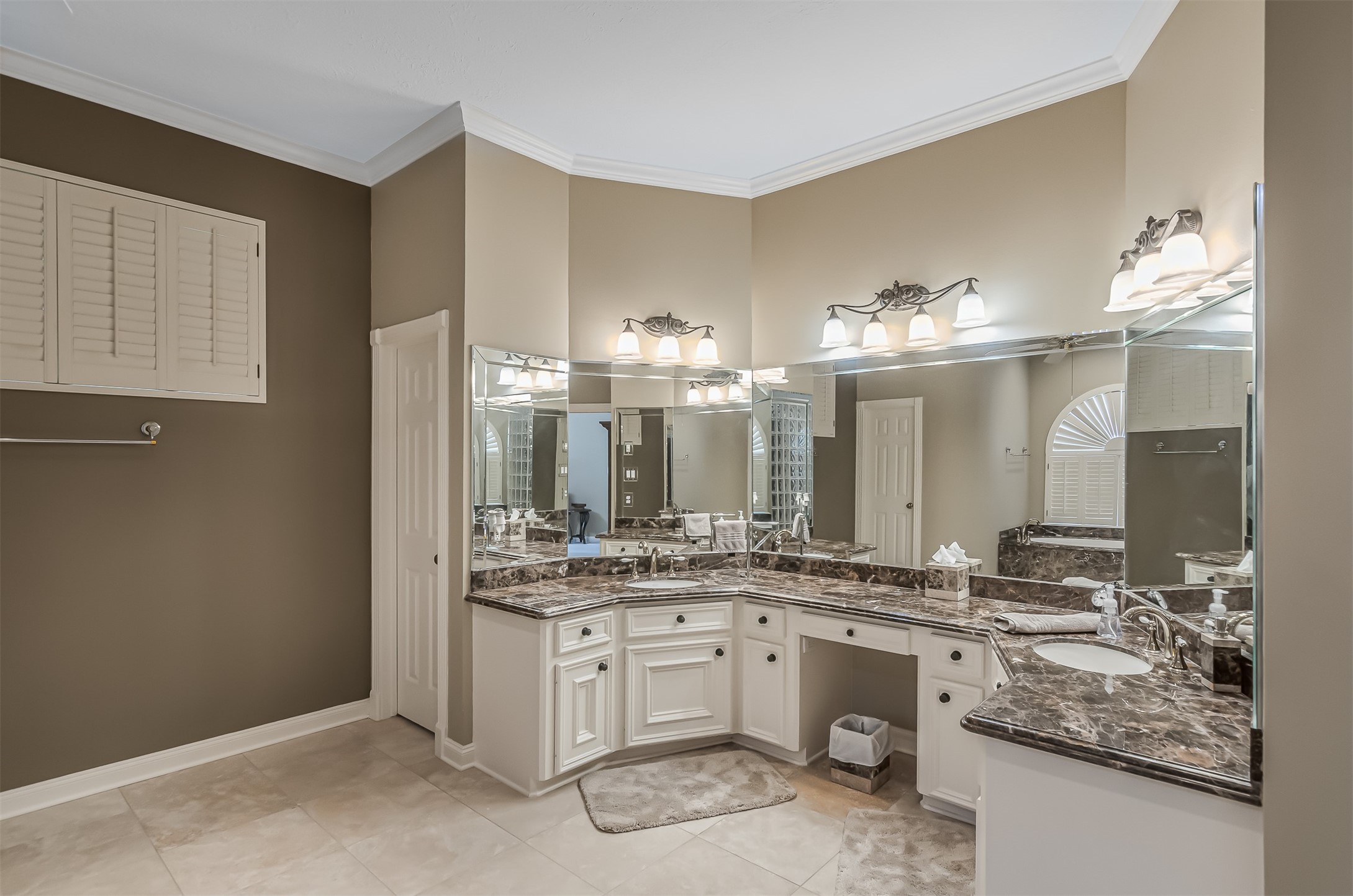 22222 Holly Creek Trail Property Photo 12