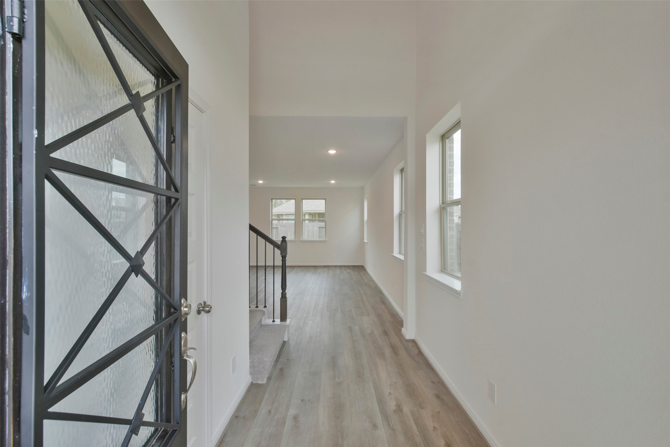 21024 Crinet Square Street Property Photo 4