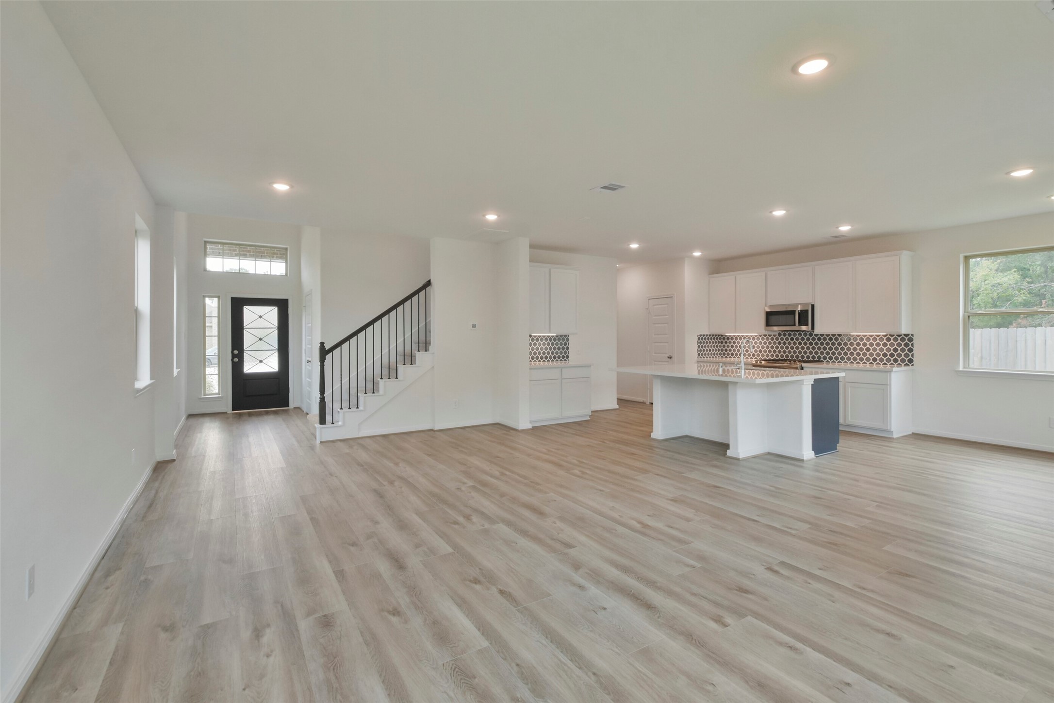 21024 Crinet Square Street Property Photo 6
