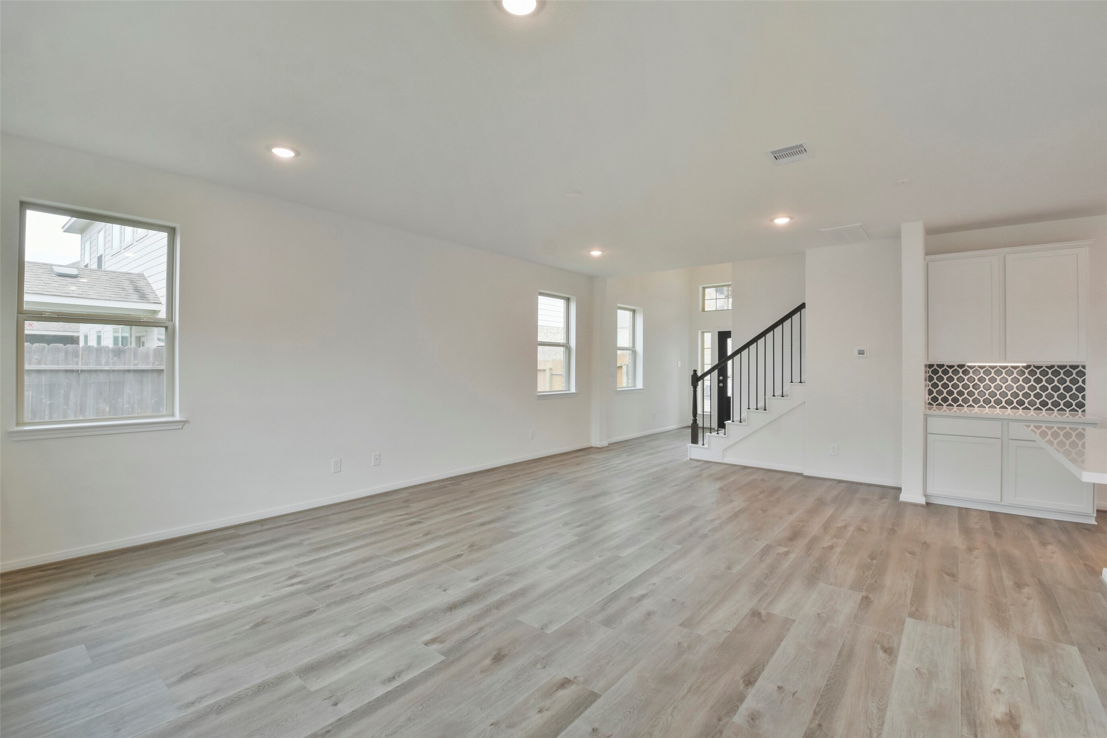 21024 Crinet Square Street Property Photo 8