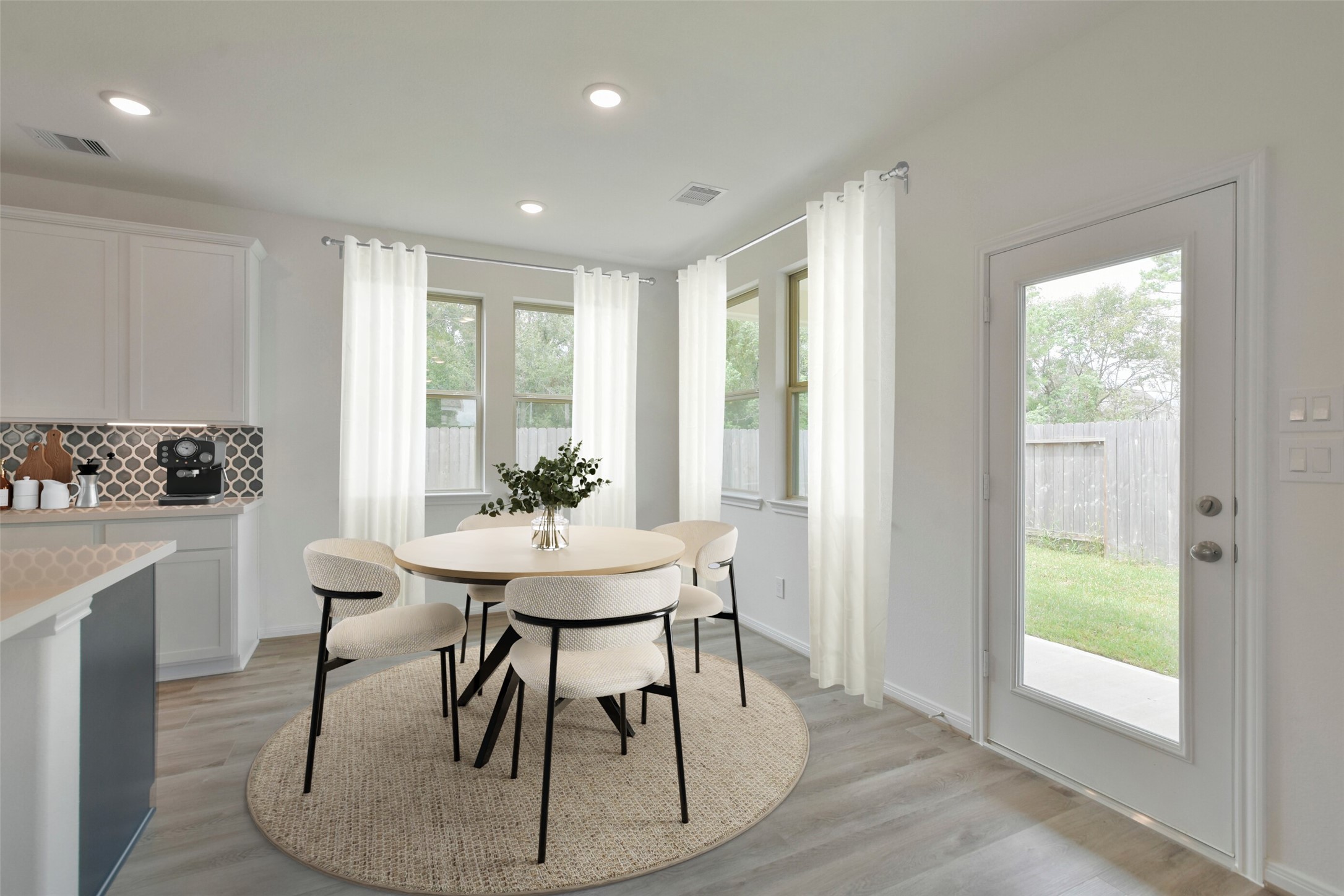 21024 Crinet Square Street Property Photo 16