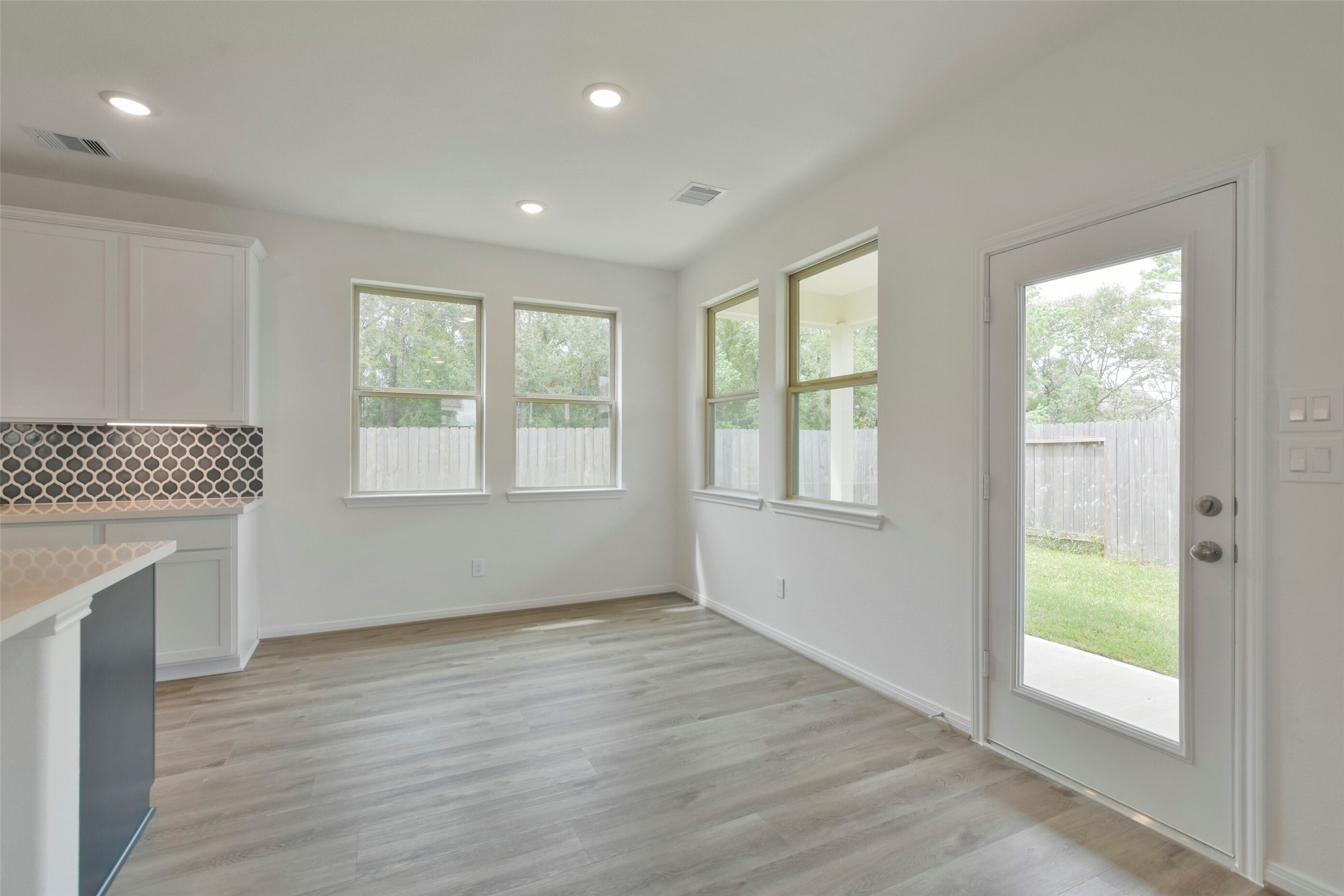 21024 Crinet Square Street Property Photo 17