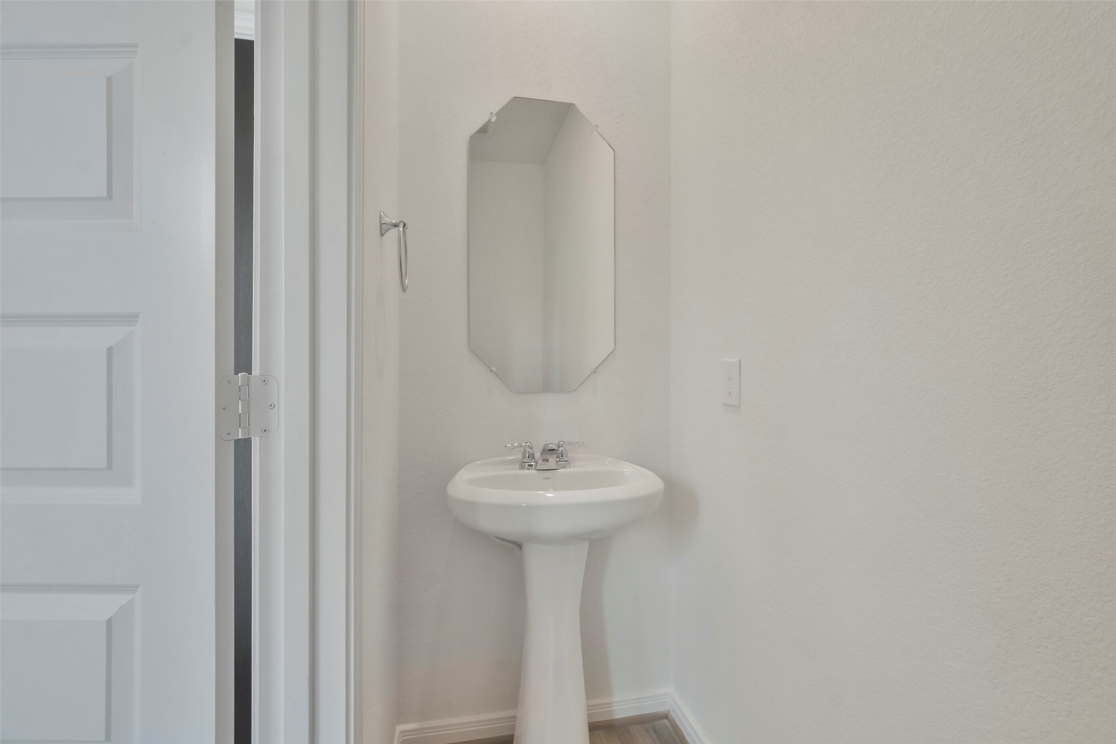 21024 Crinet Square Street Property Photo 20