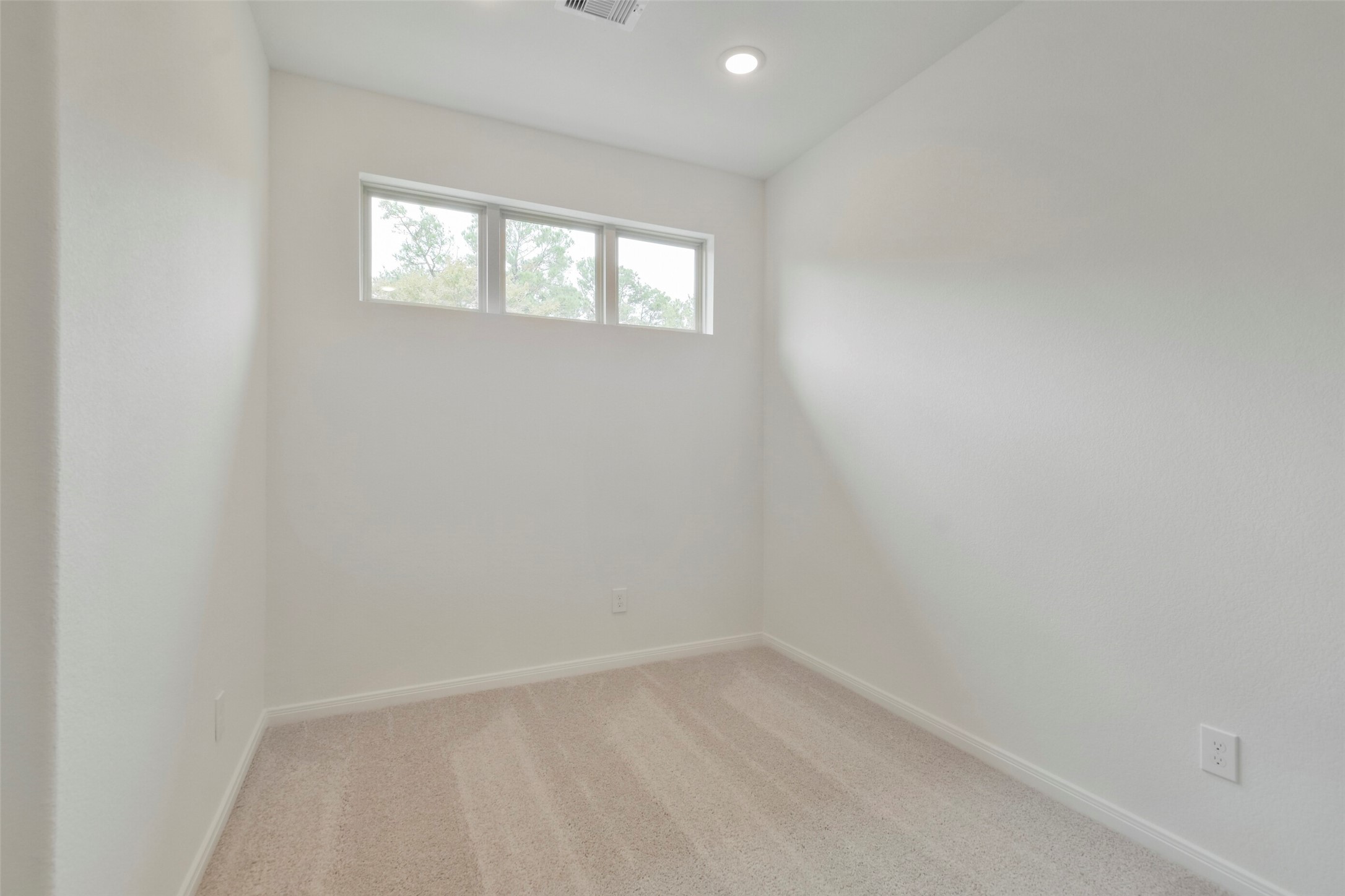 21024 Crinet Square Street Property Photo 21