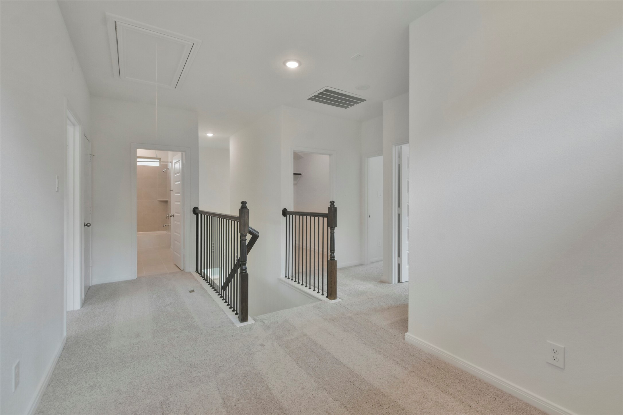 21024 Crinet Square Street Property Photo 22