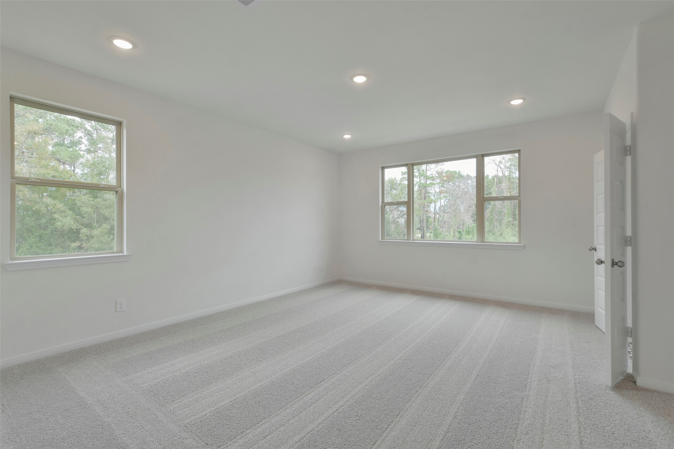 21024 Crinet Square Street Property Photo 24