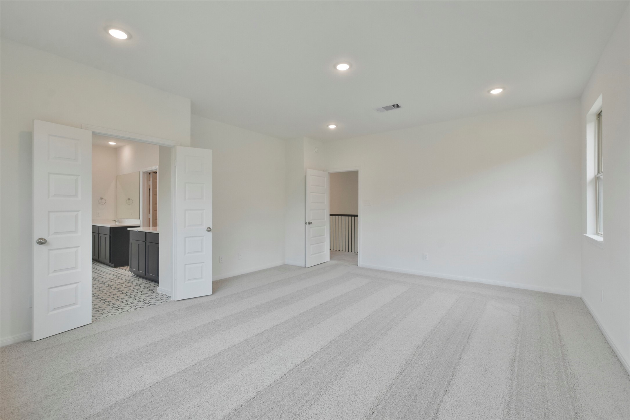 21024 Crinet Square Street Property Photo 25