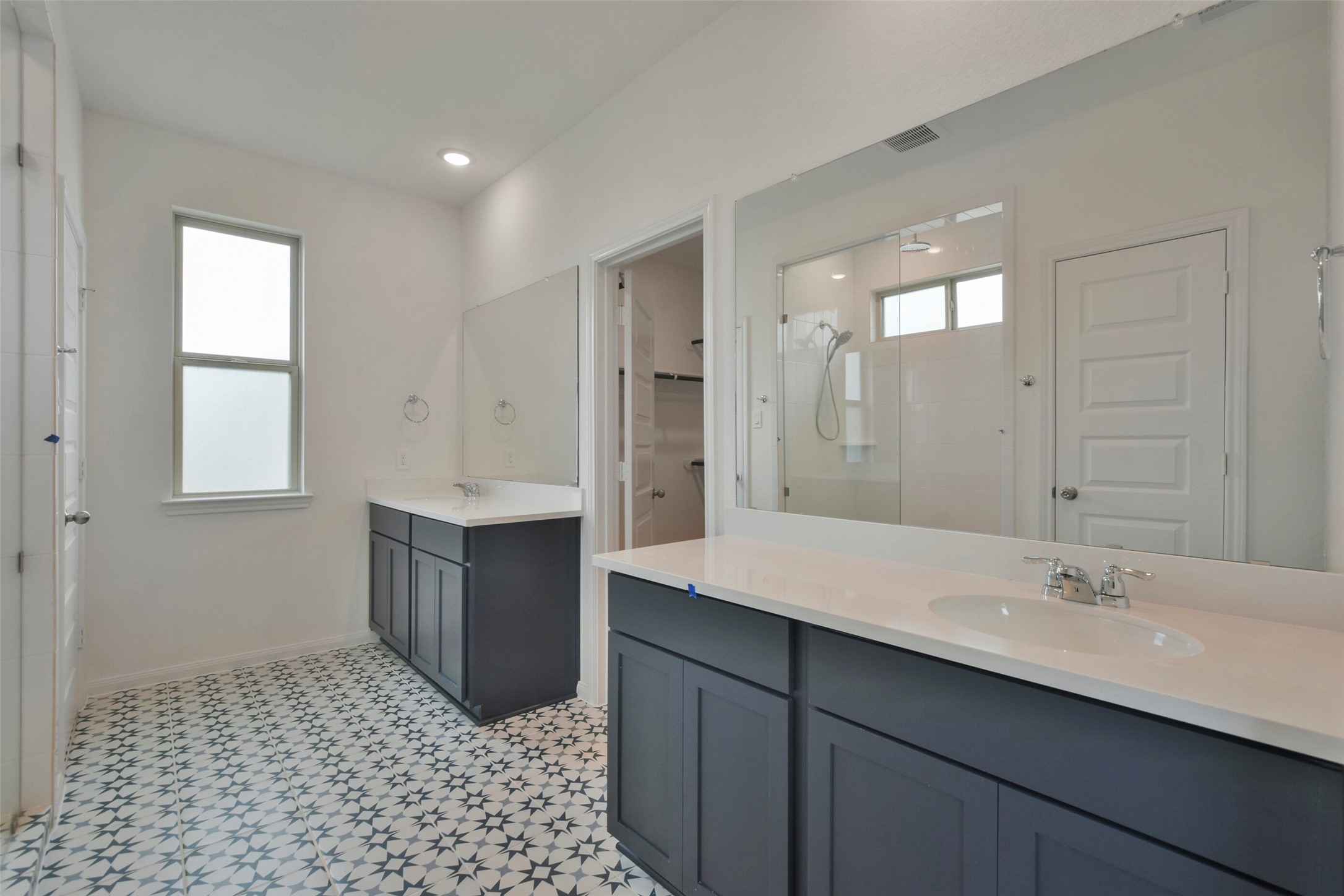 21024 Crinet Square Street Property Photo 27