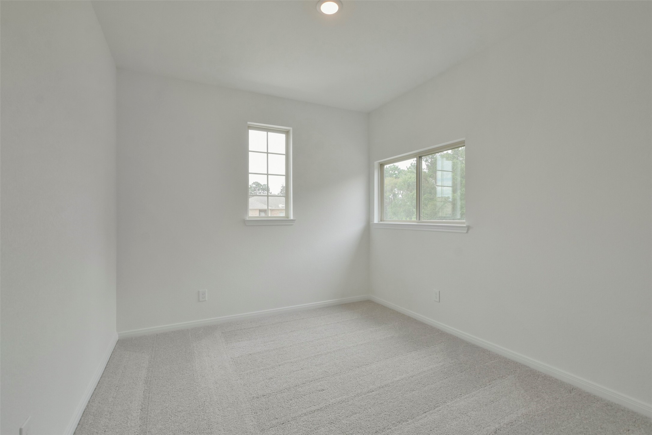 21024 Crinet Square Street Property Photo 31