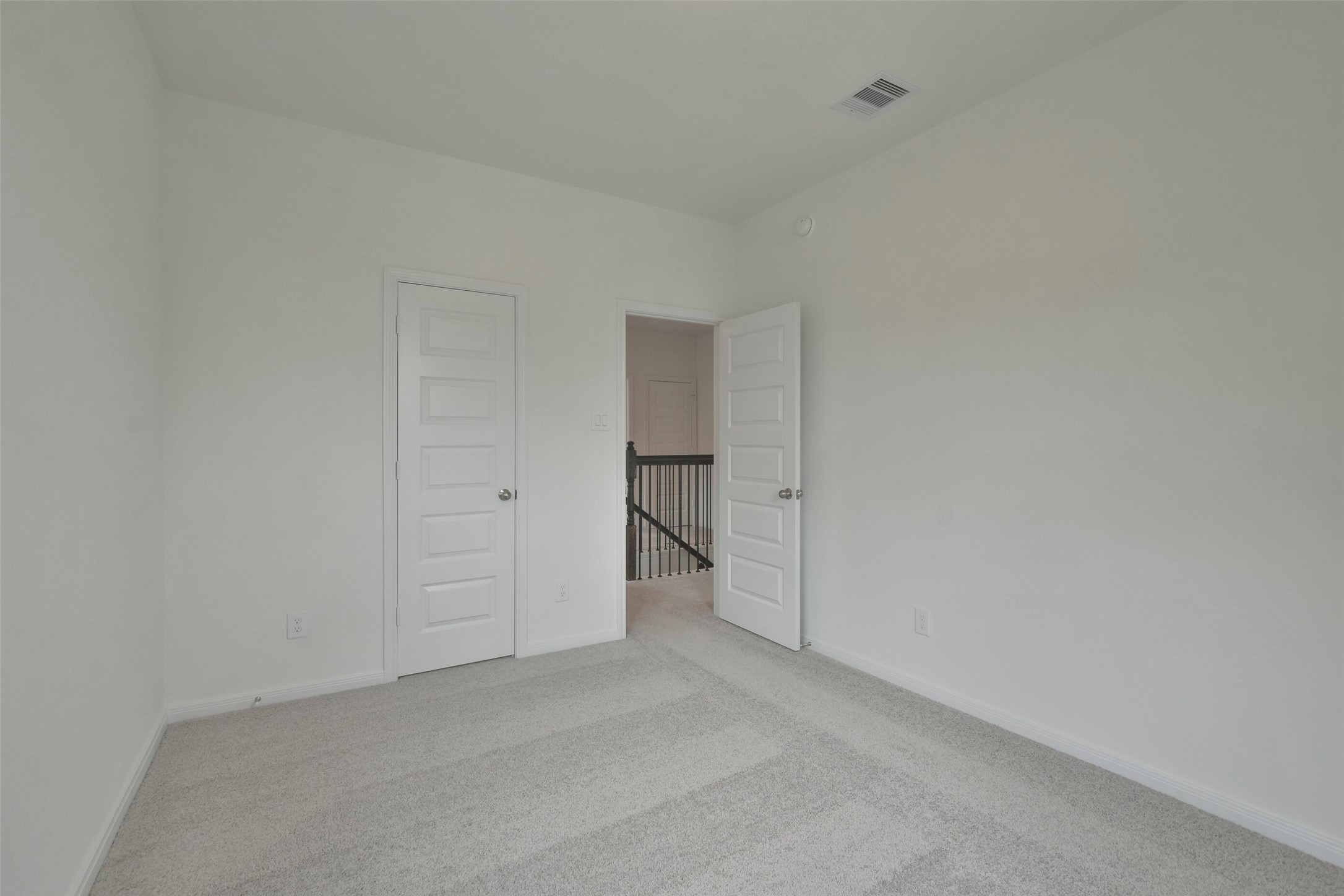 21024 Crinet Square Street Property Photo 32