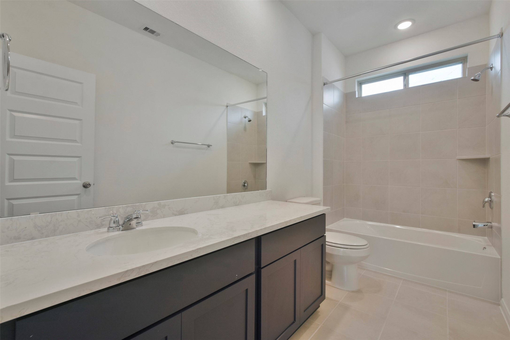 21024 Crinet Square Street Property Photo 33