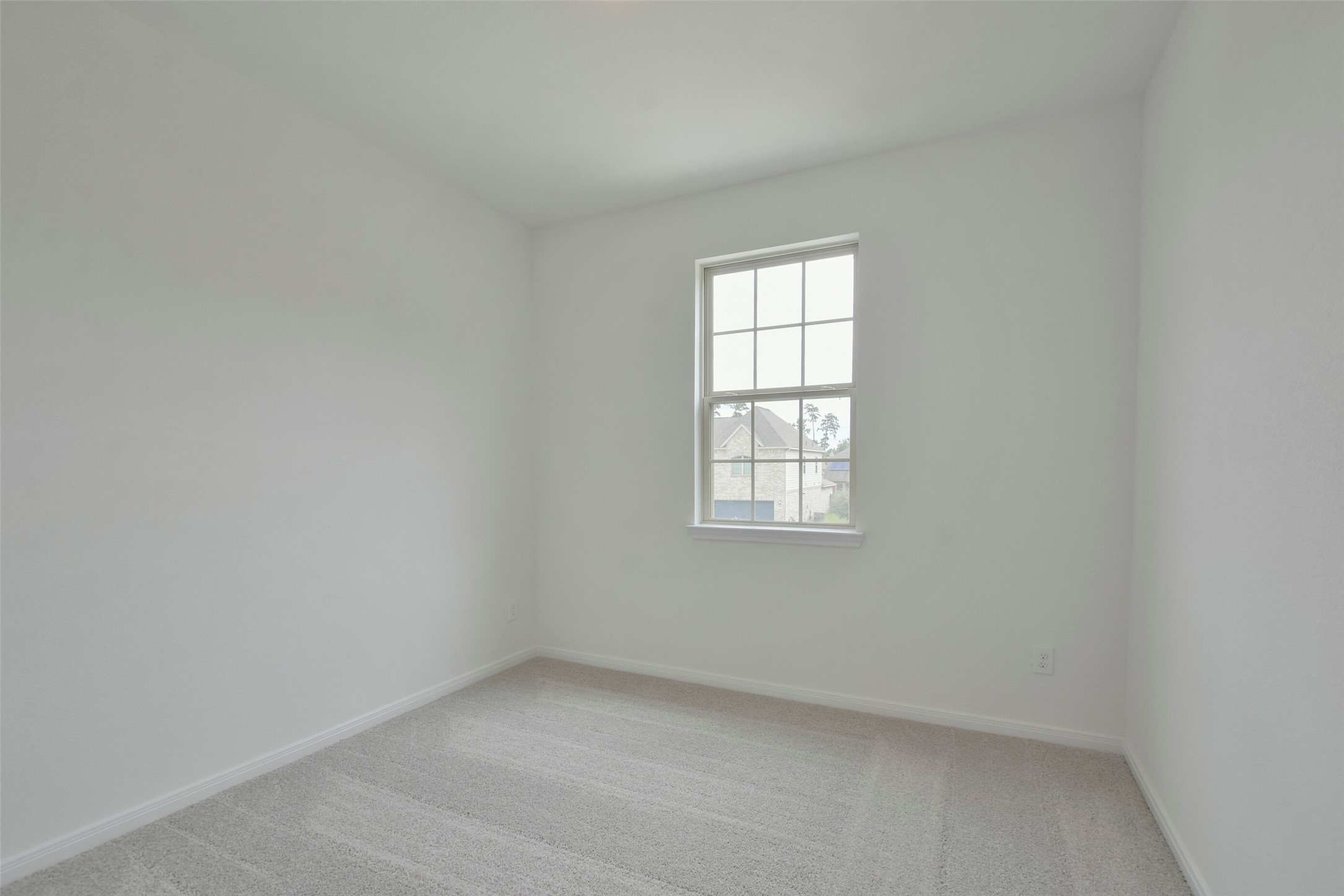 21024 Crinet Square Street Property Photo 34