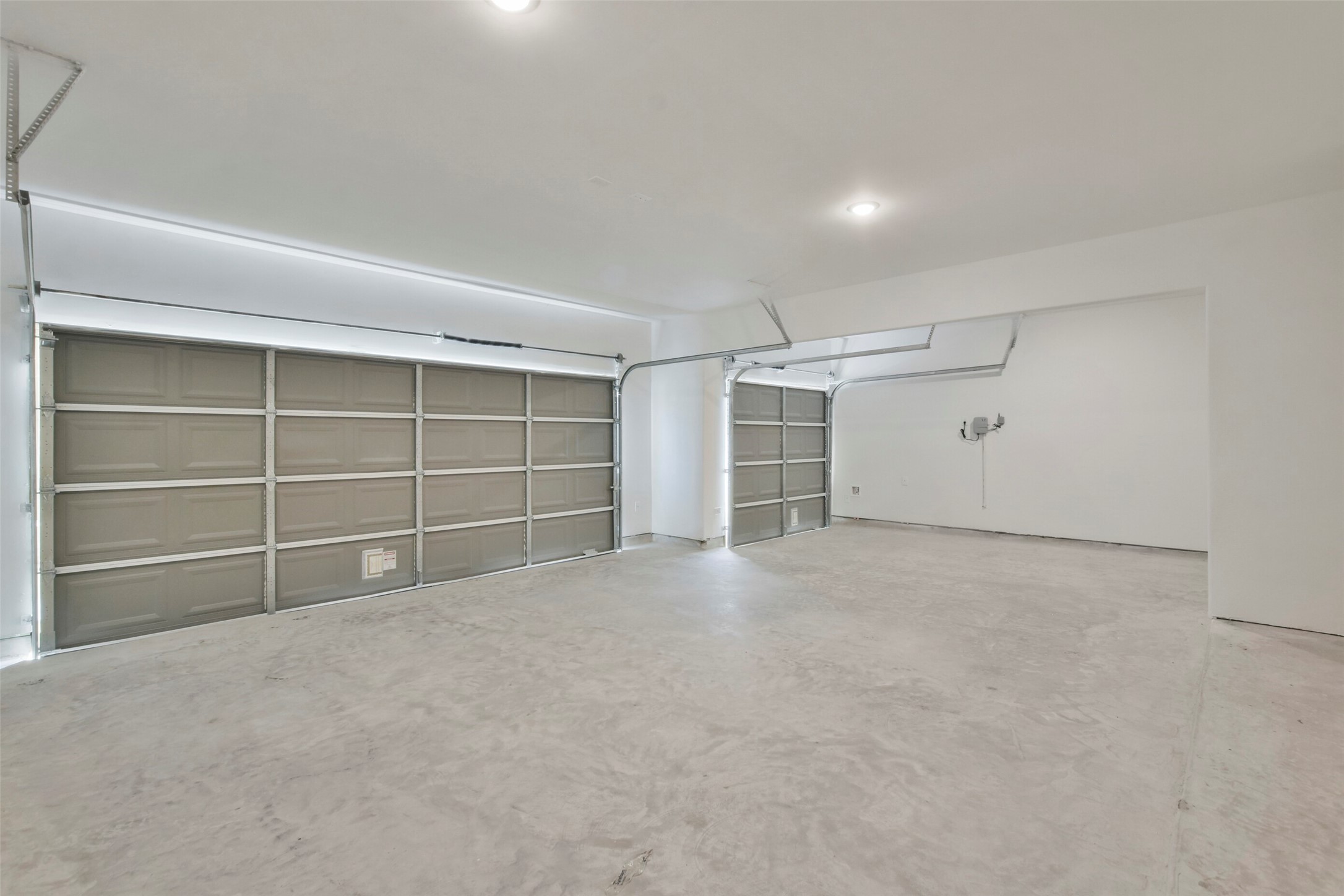 21024 Crinet Square Street Property Photo 37