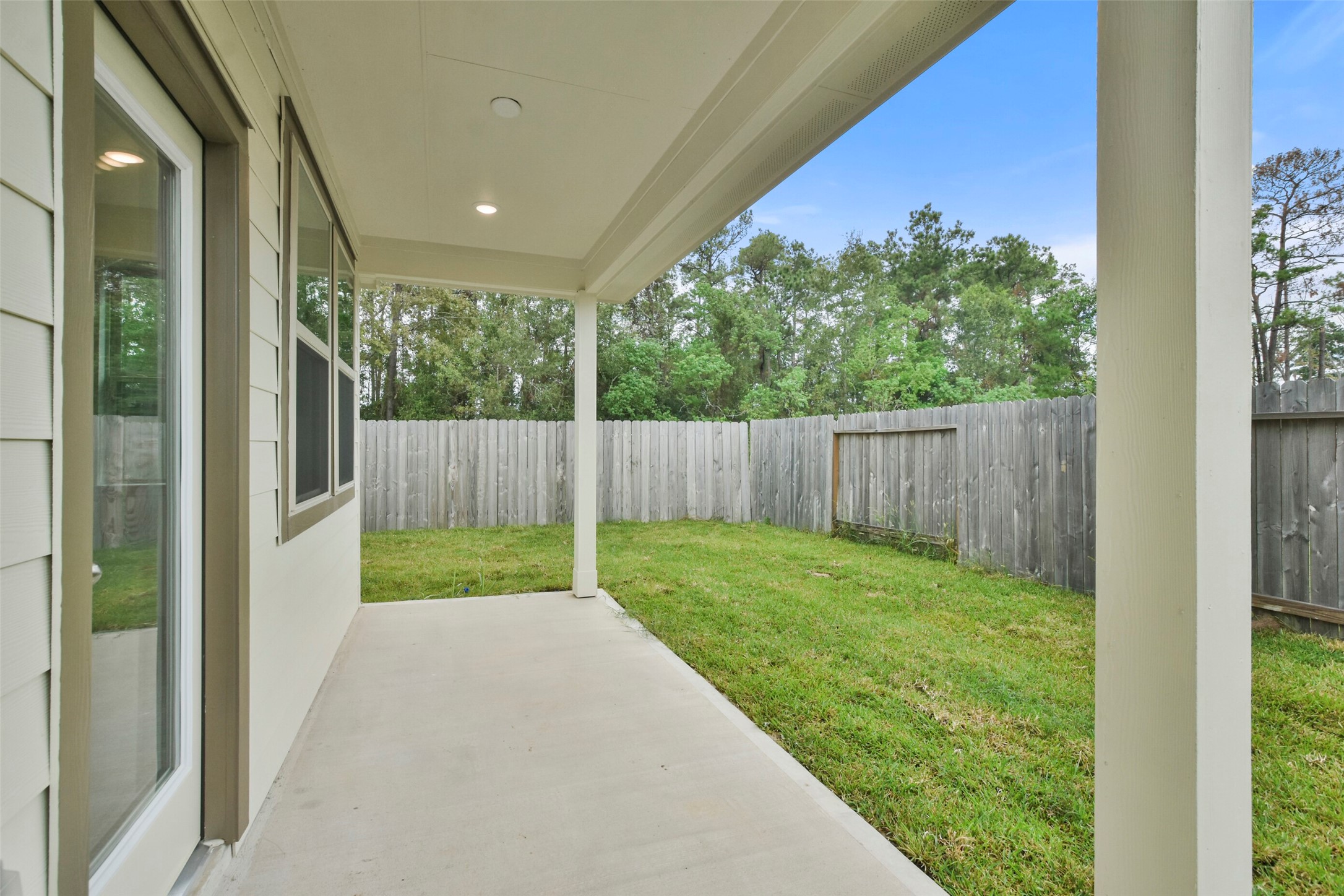 21024 Crinet Square Street Property Photo 38