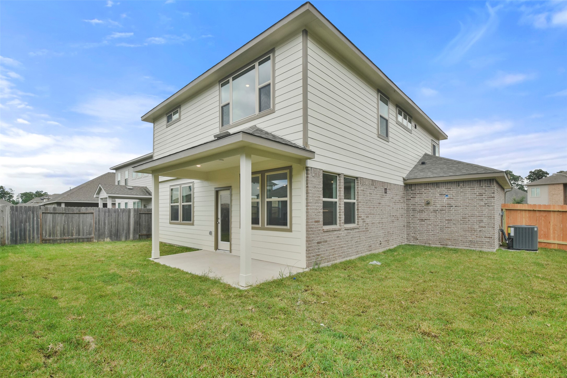 21024 Crinet Square Street Property Photo 39