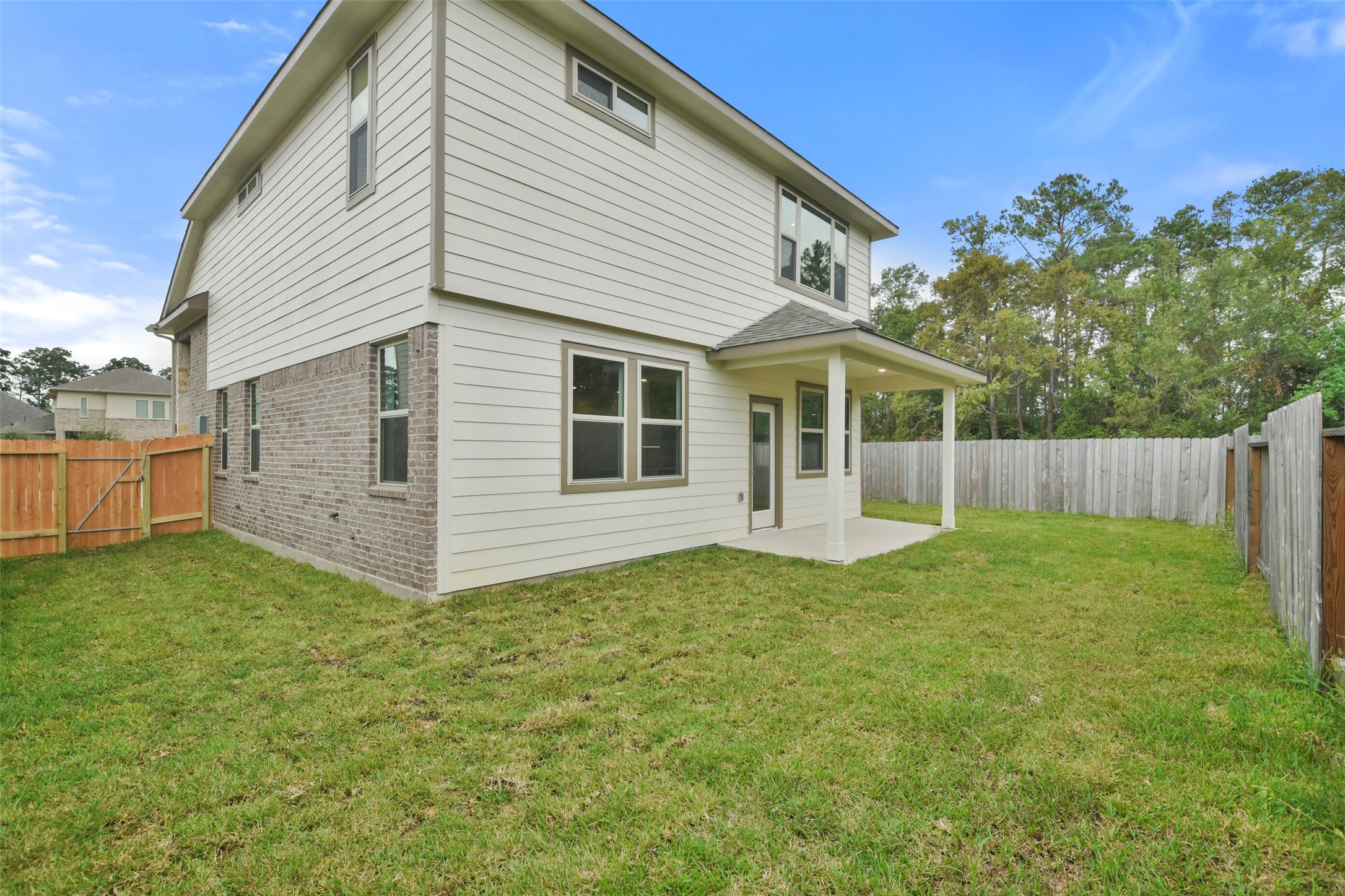 21024 Crinet Square Street Property Photo 40