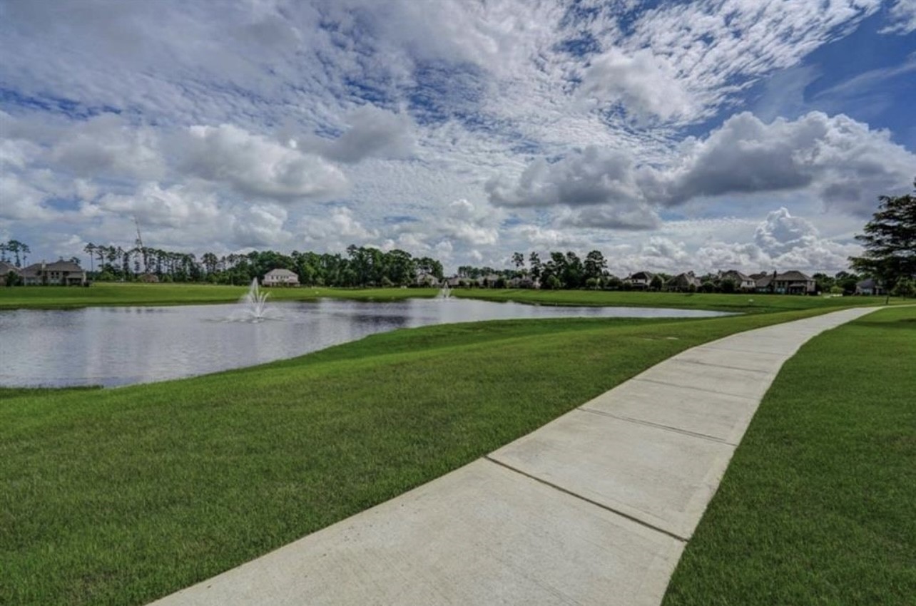 21024 Crinet Square Street Property Photo 45