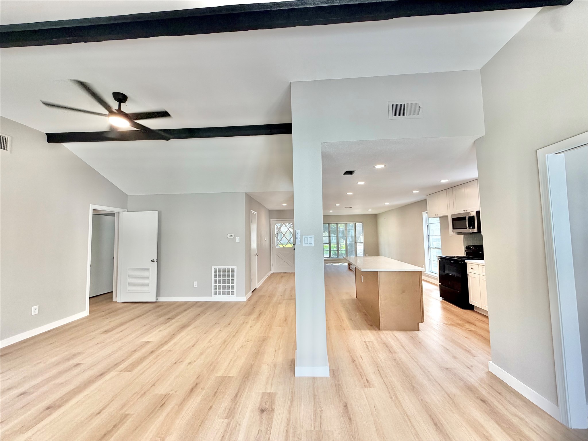 9010 Roos Road Property Photo 15