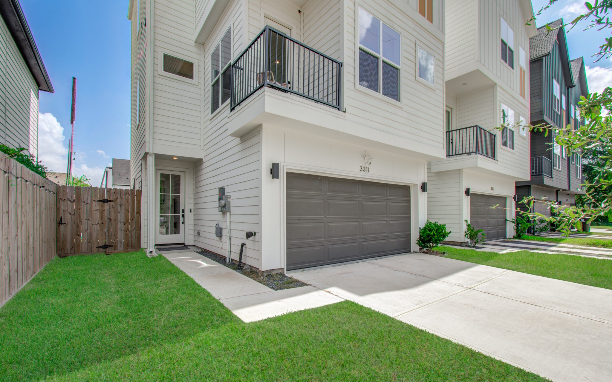 3311 Daphne Street Property Photo 2
