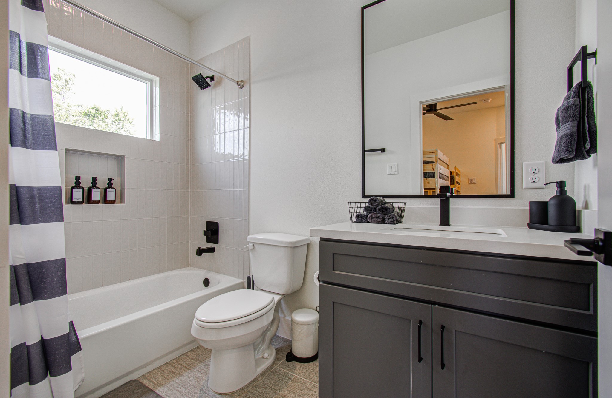 3311 Daphne Street Property Photo 20