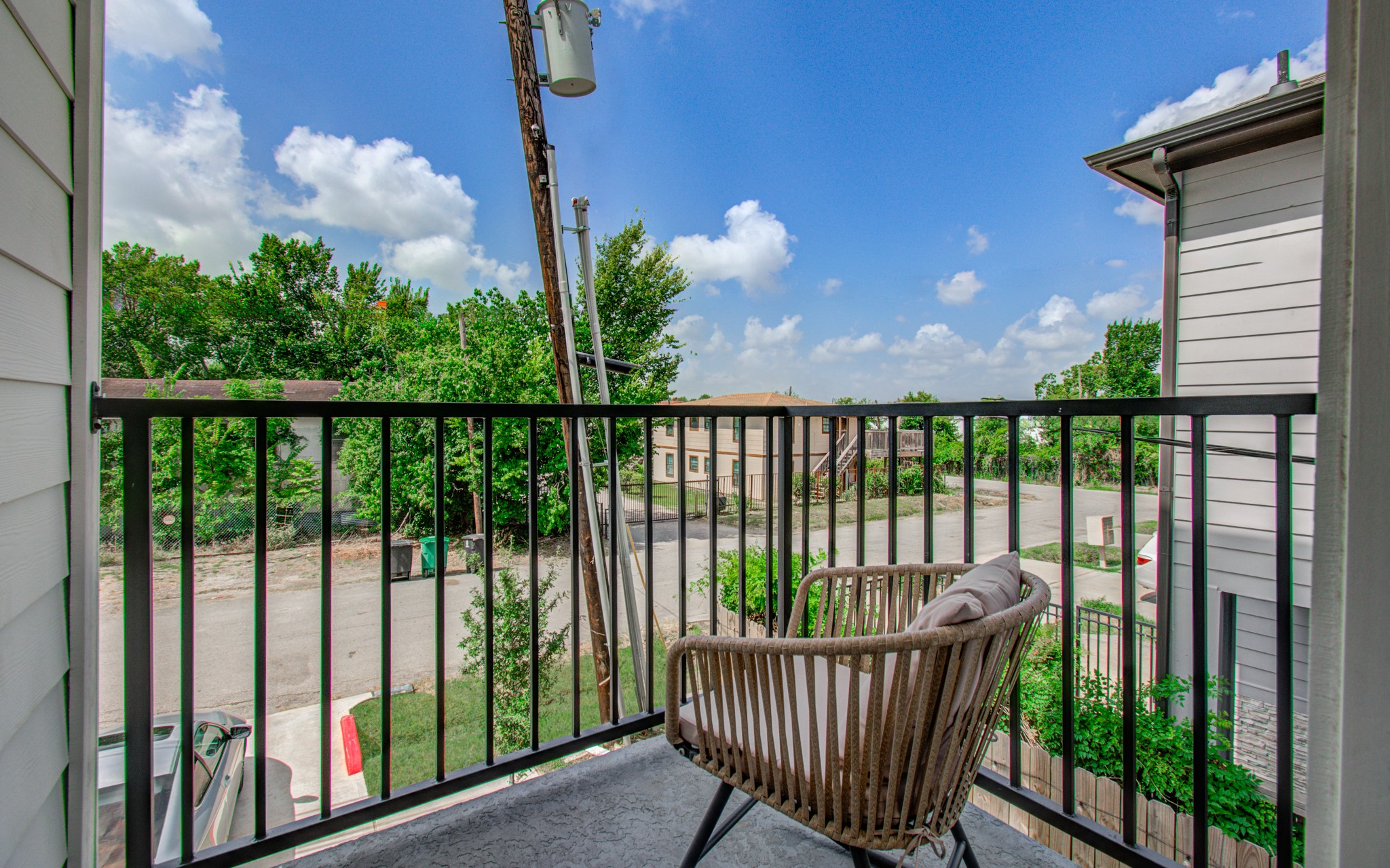 3311 Daphne Street Property Photo 23