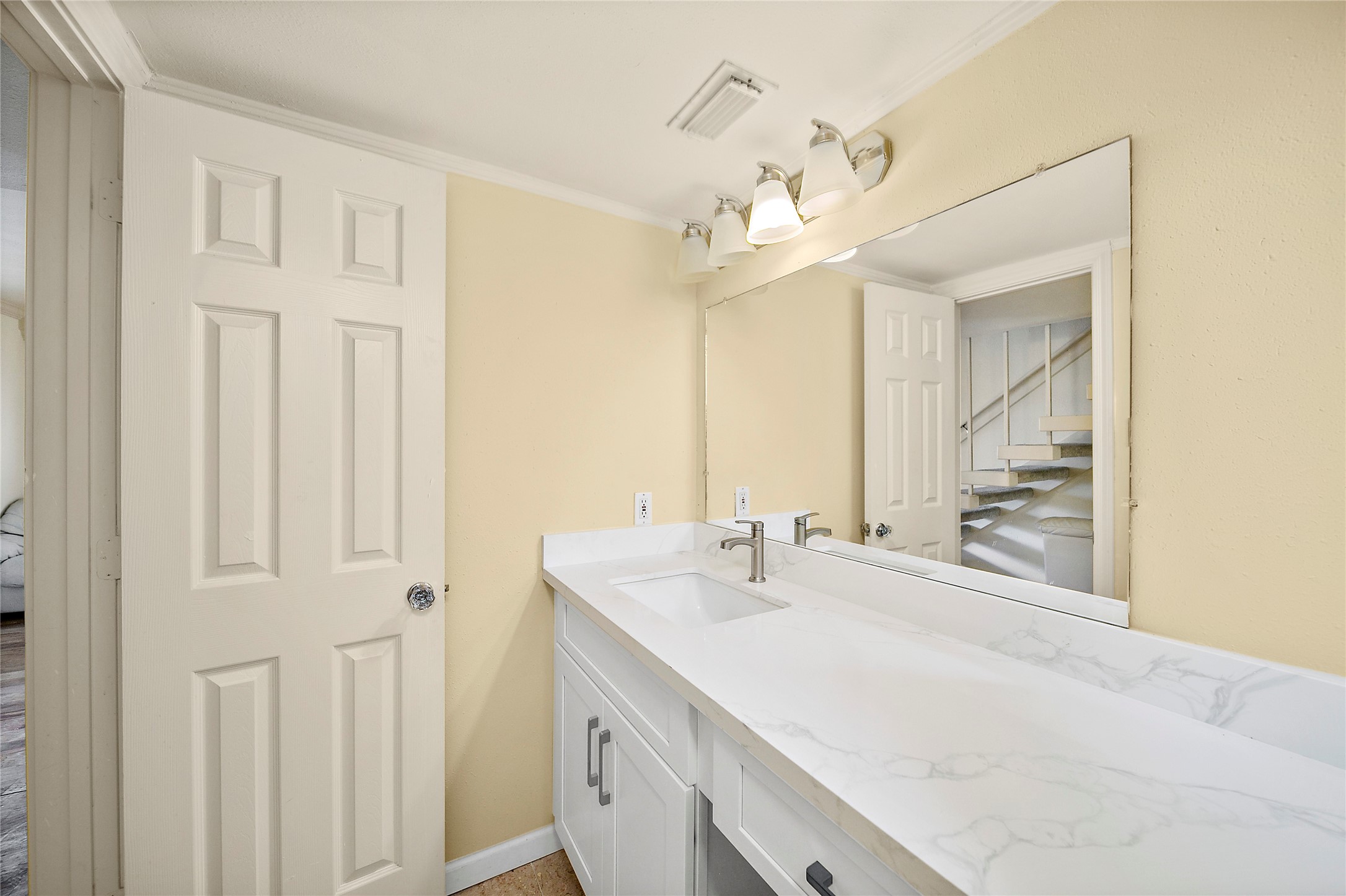 10325 Briar Forest Dr Drive 2/10 Property Photo 4