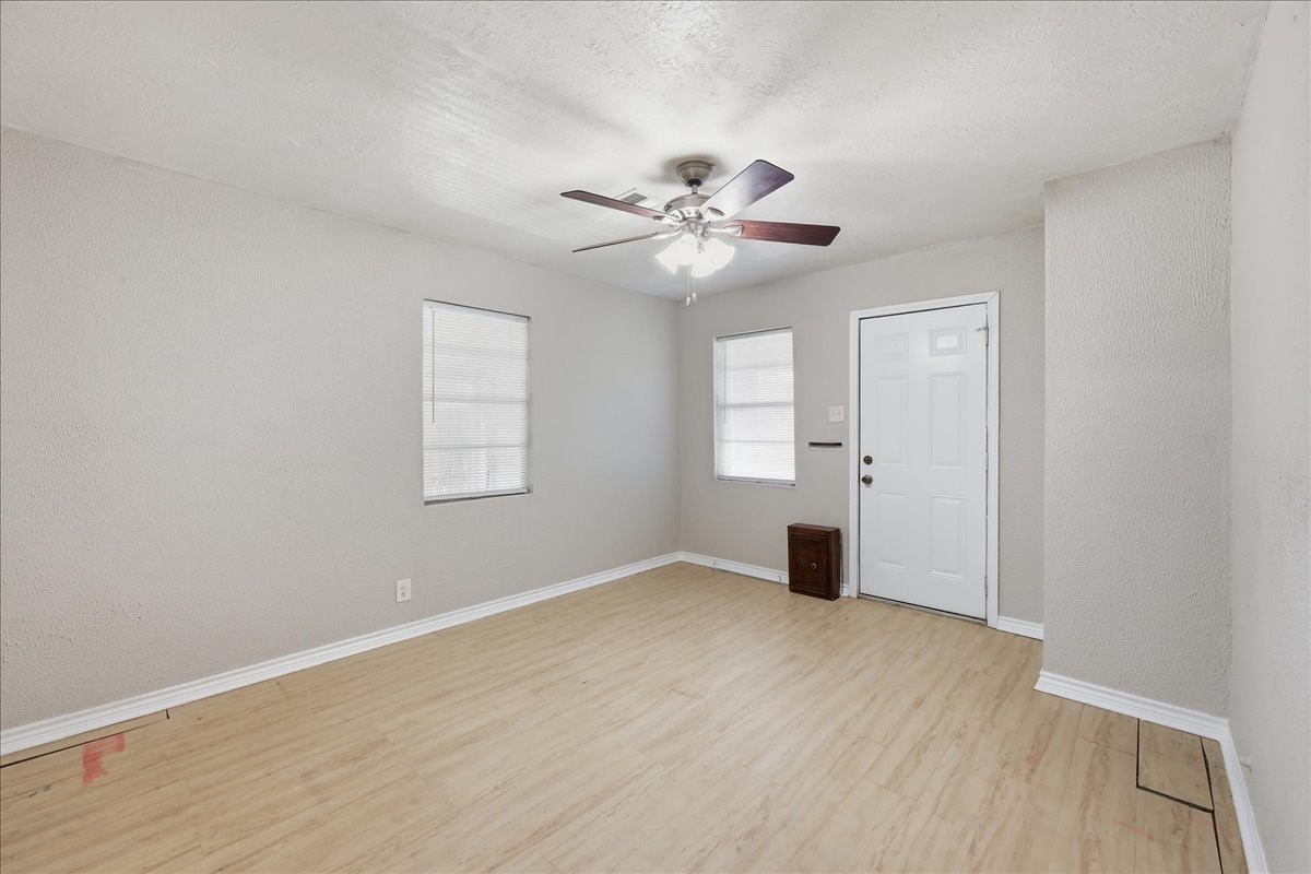 1611 Avenue C Property Photo 2