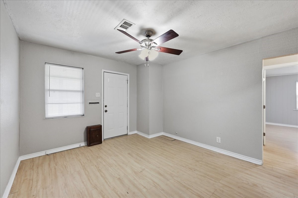 1611 Avenue C Property Photo 3