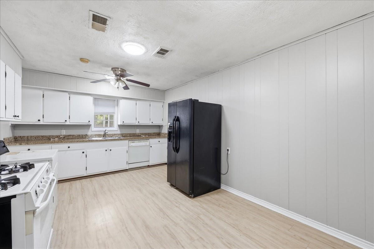 1611 Avenue C Property Photo 5