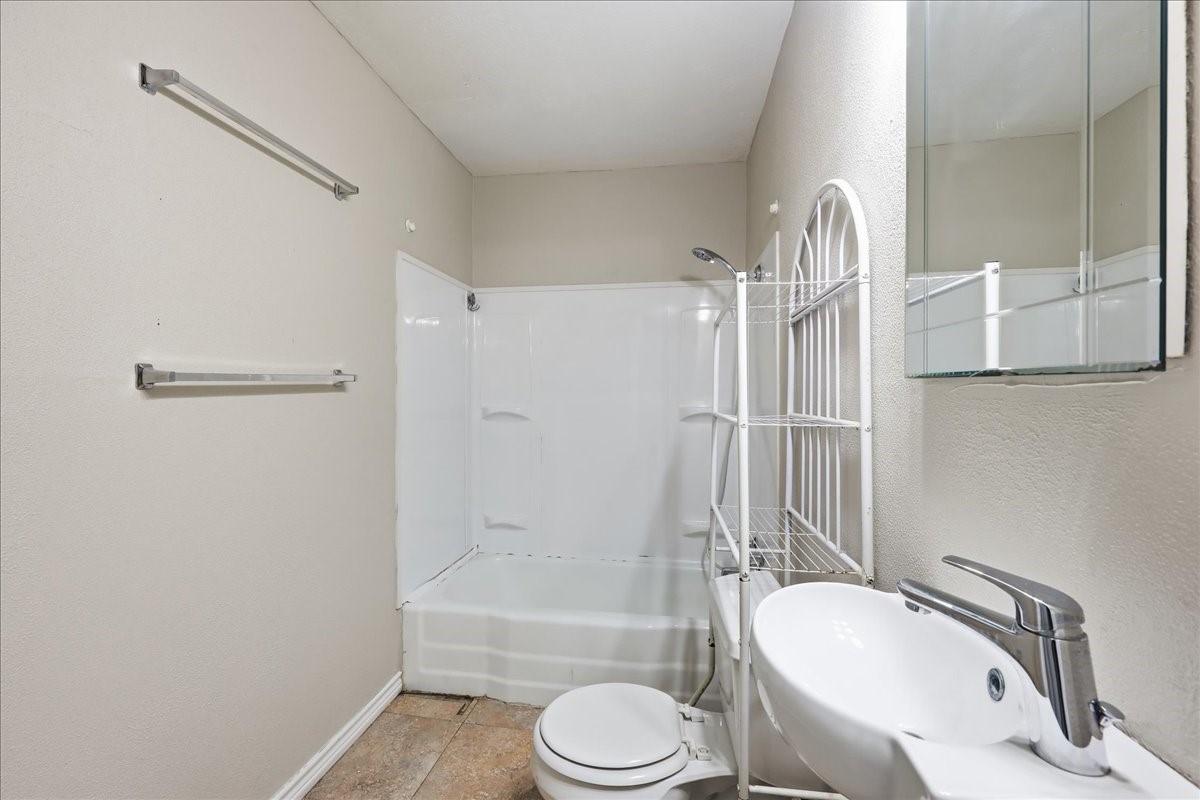 1611 Avenue C Property Photo 10