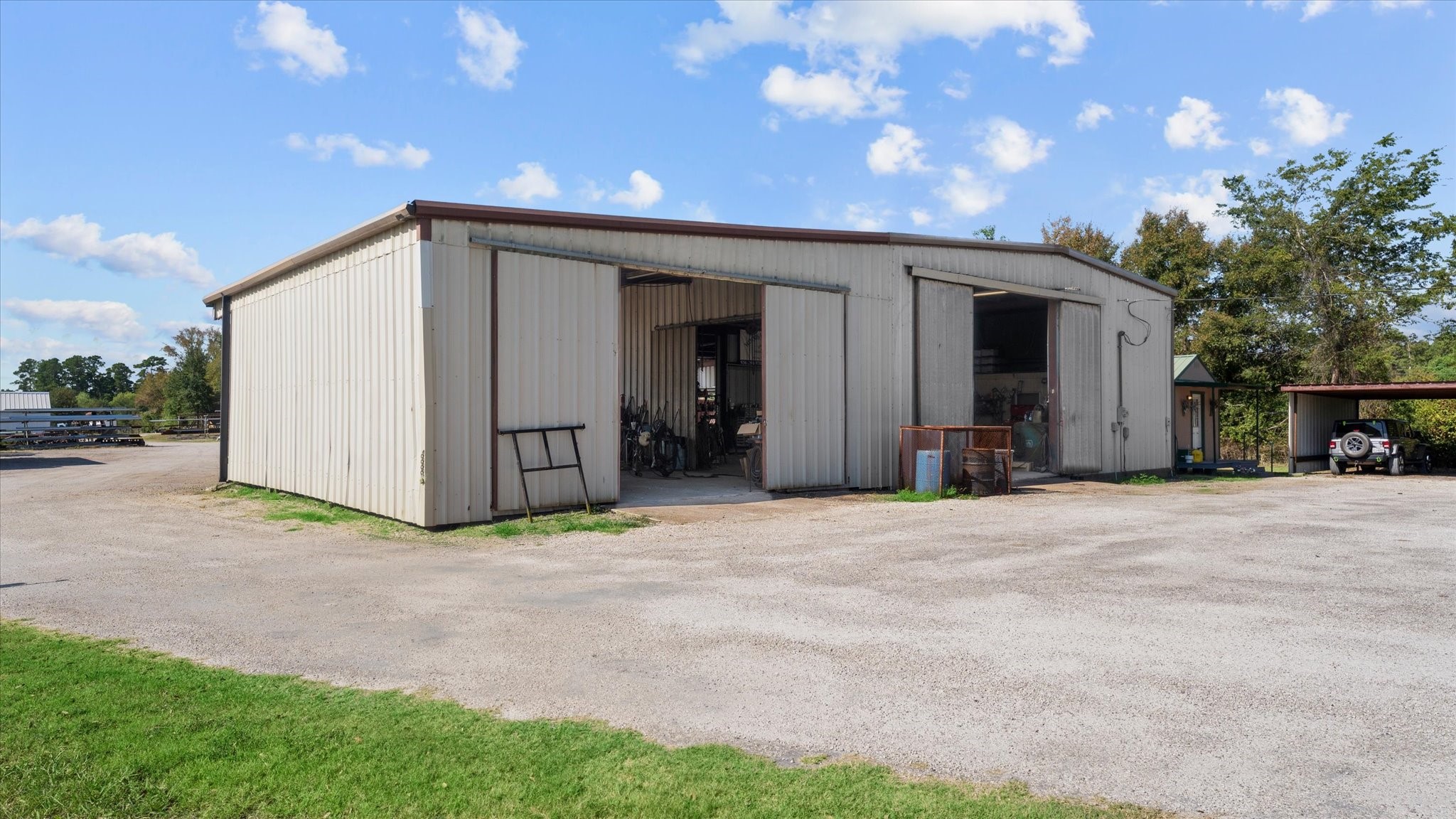 1023 Fm-1696 W Property Photo 3
