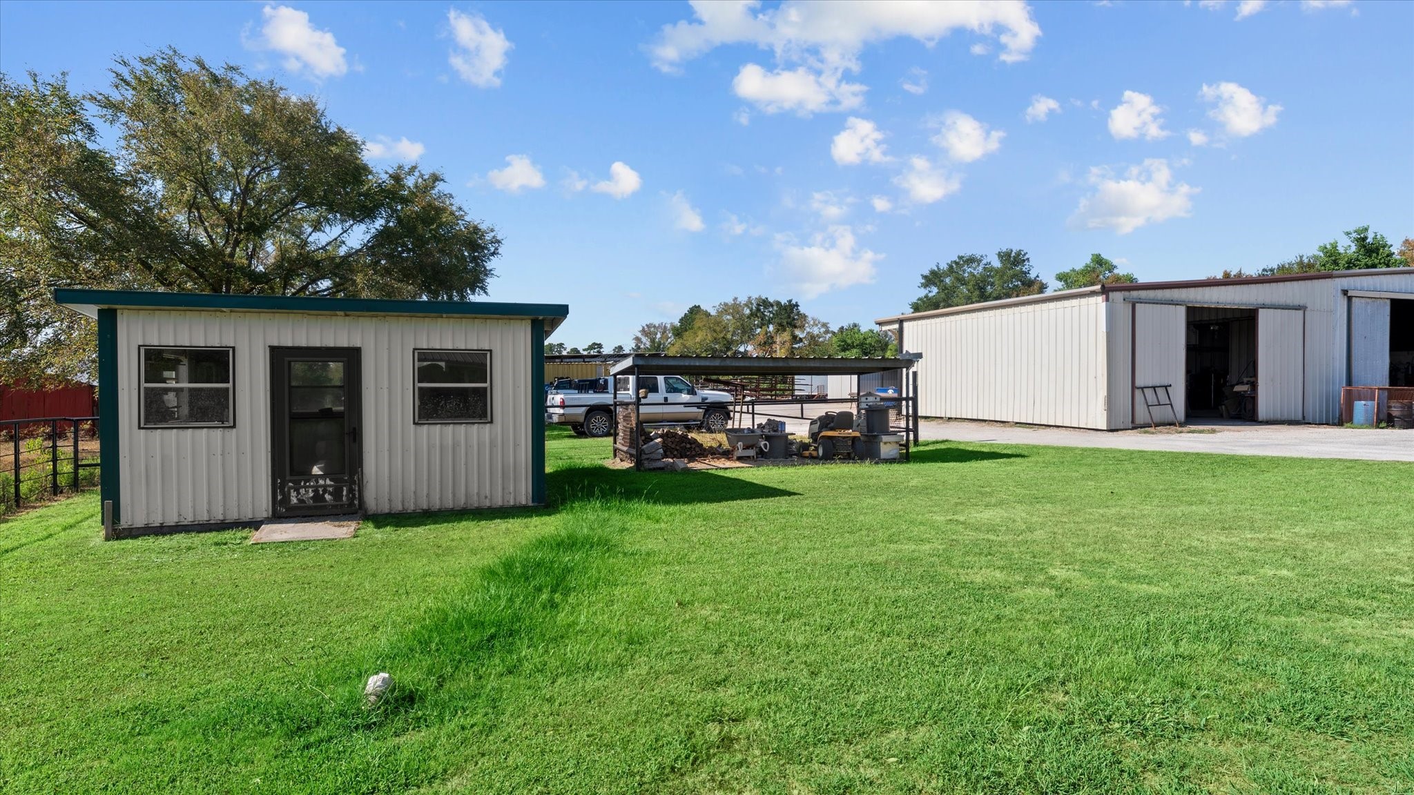 1023 Fm-1696 W Property Photo 9