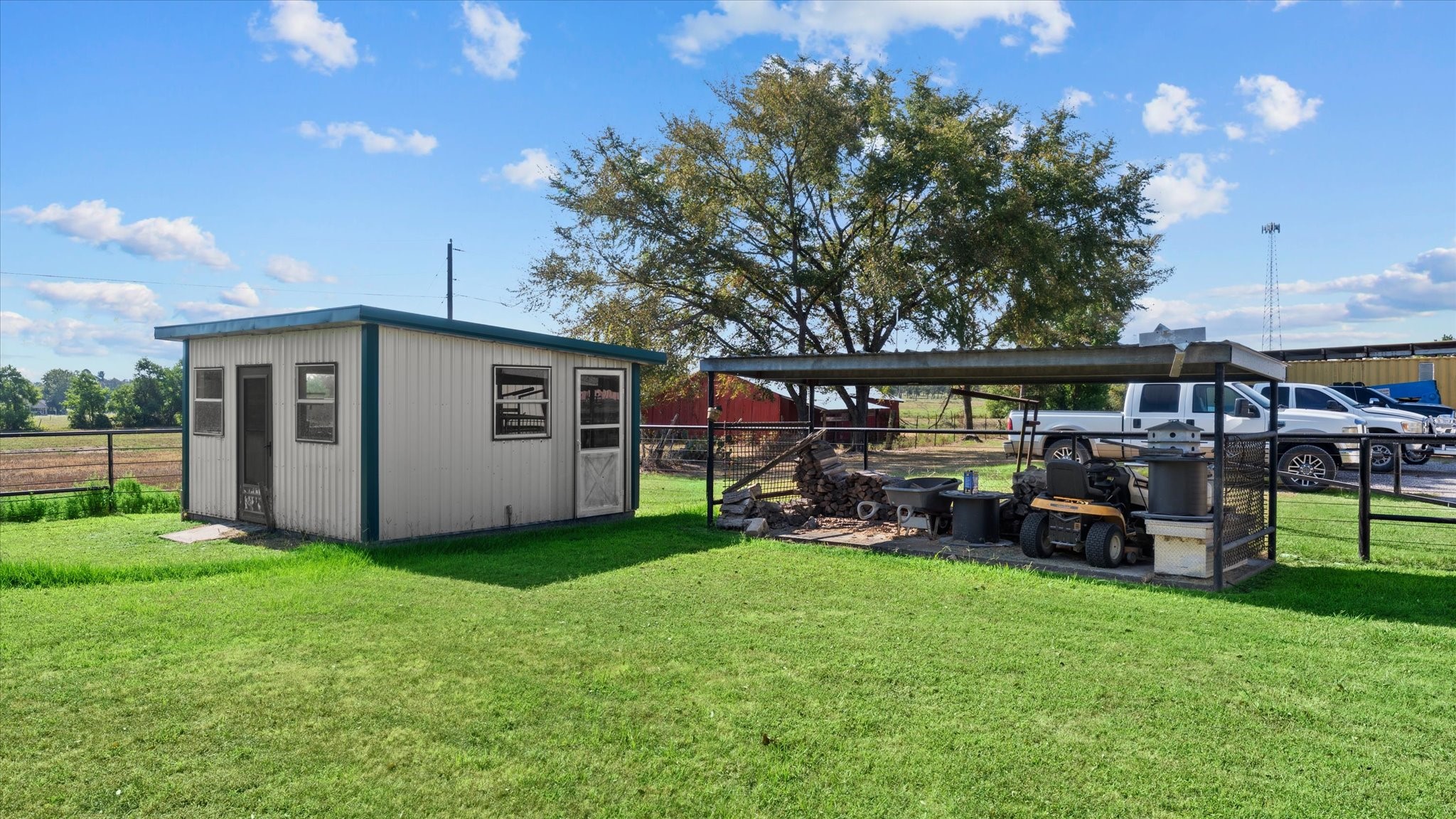 1023 Fm-1696 W Property Photo 10