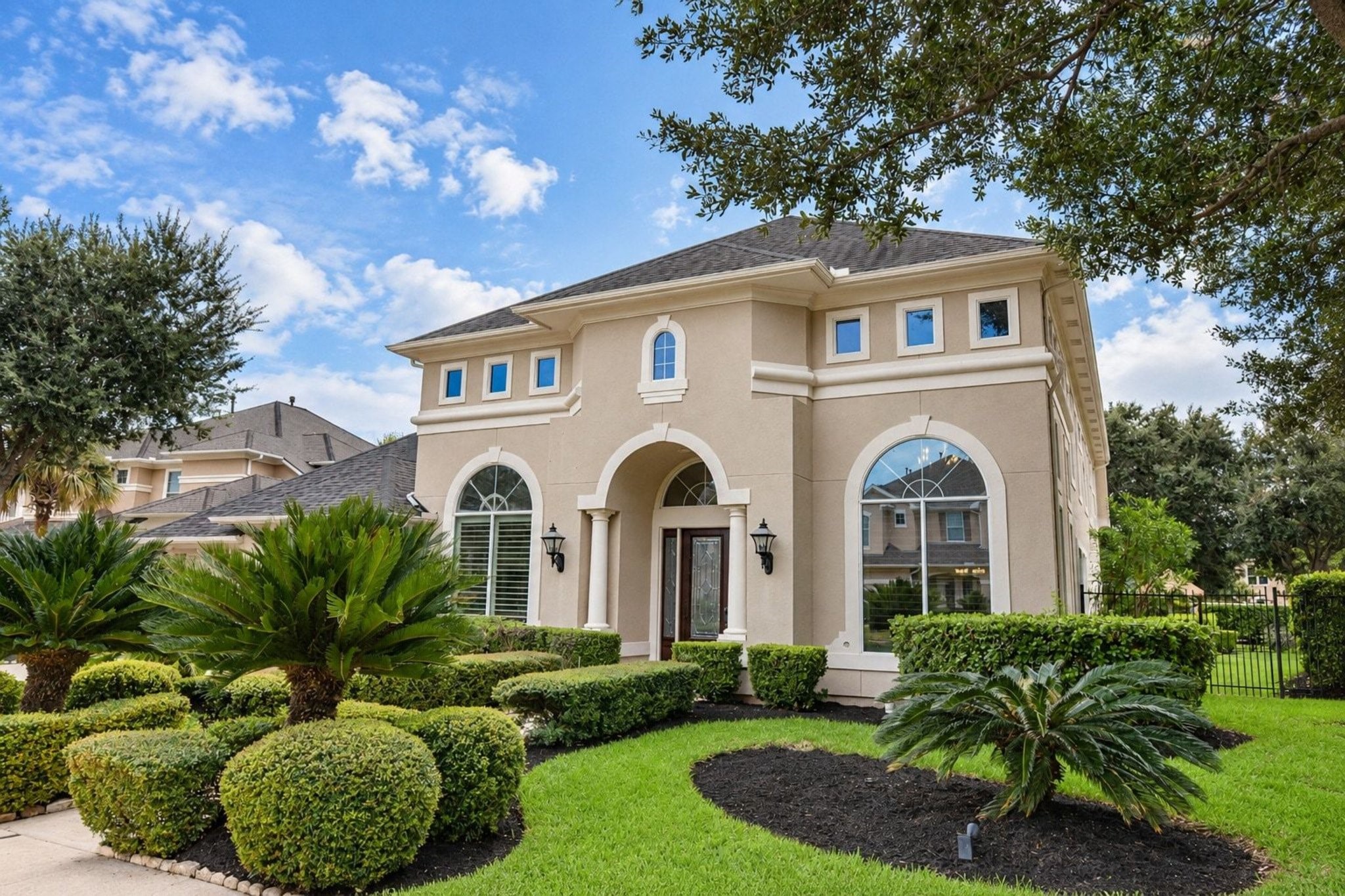 5215 Eagle Pointe Court Property Photo 2